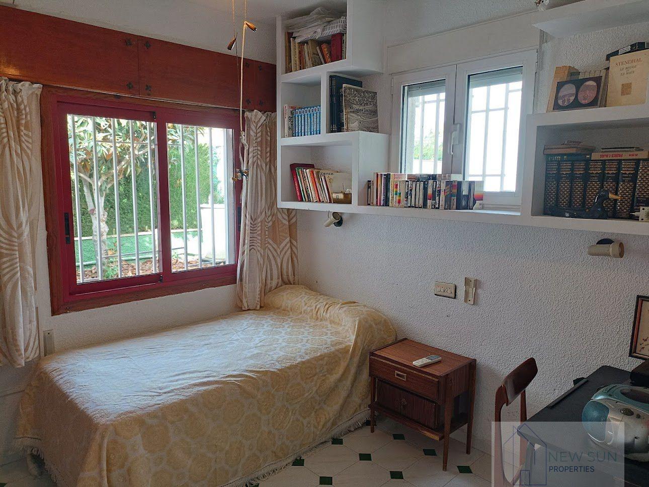 For sale of villa in Orihuela Costa