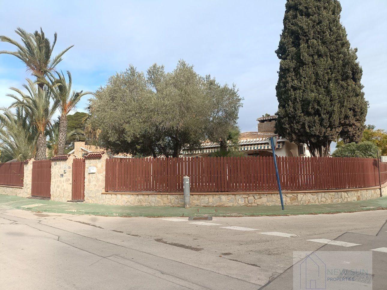 For sale of villa in Orihuela Costa