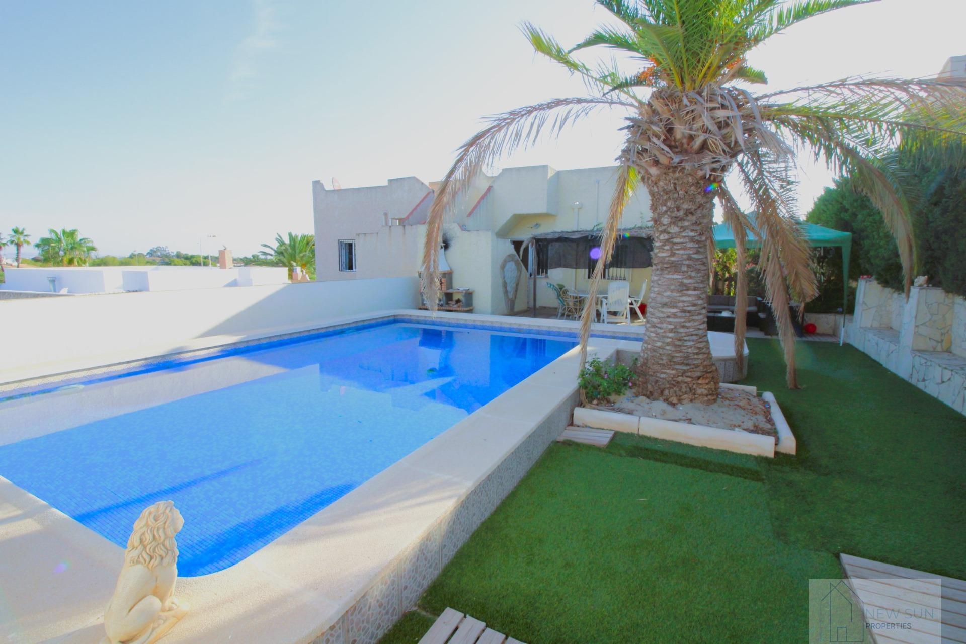 For sale of house in Orihuela Costa