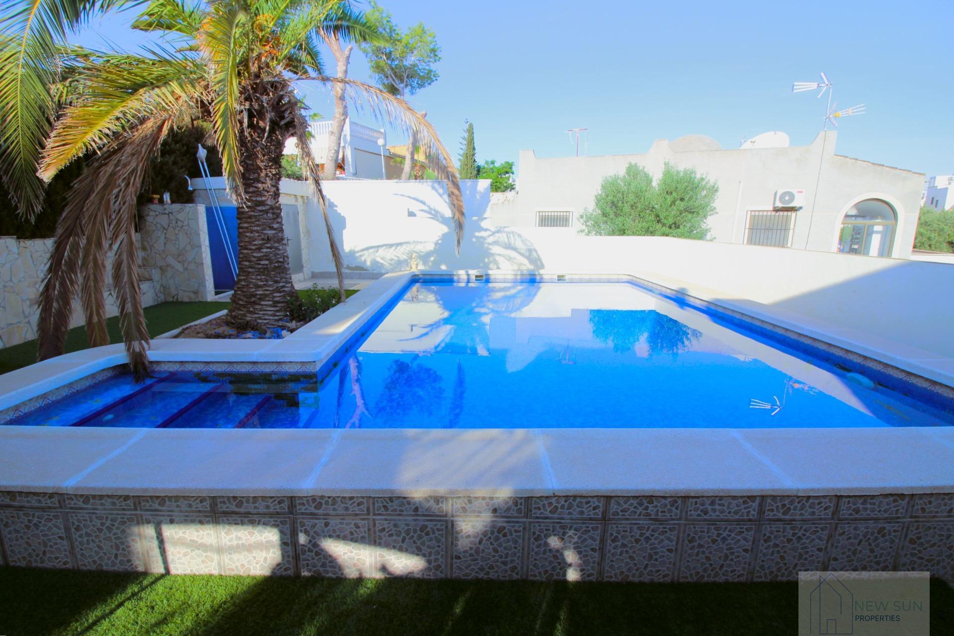 For sale of house in Orihuela Costa