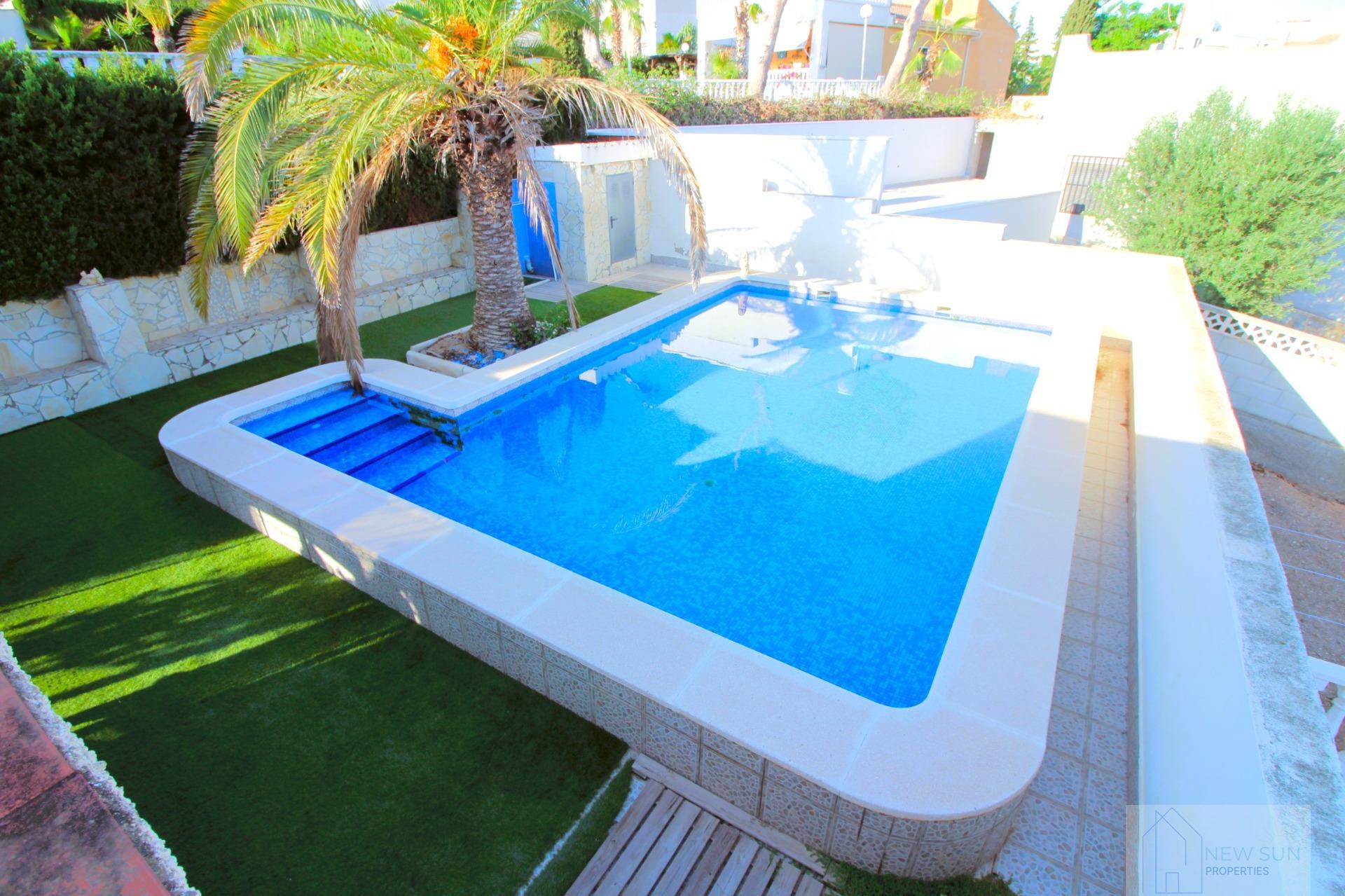 For sale of house in Orihuela Costa