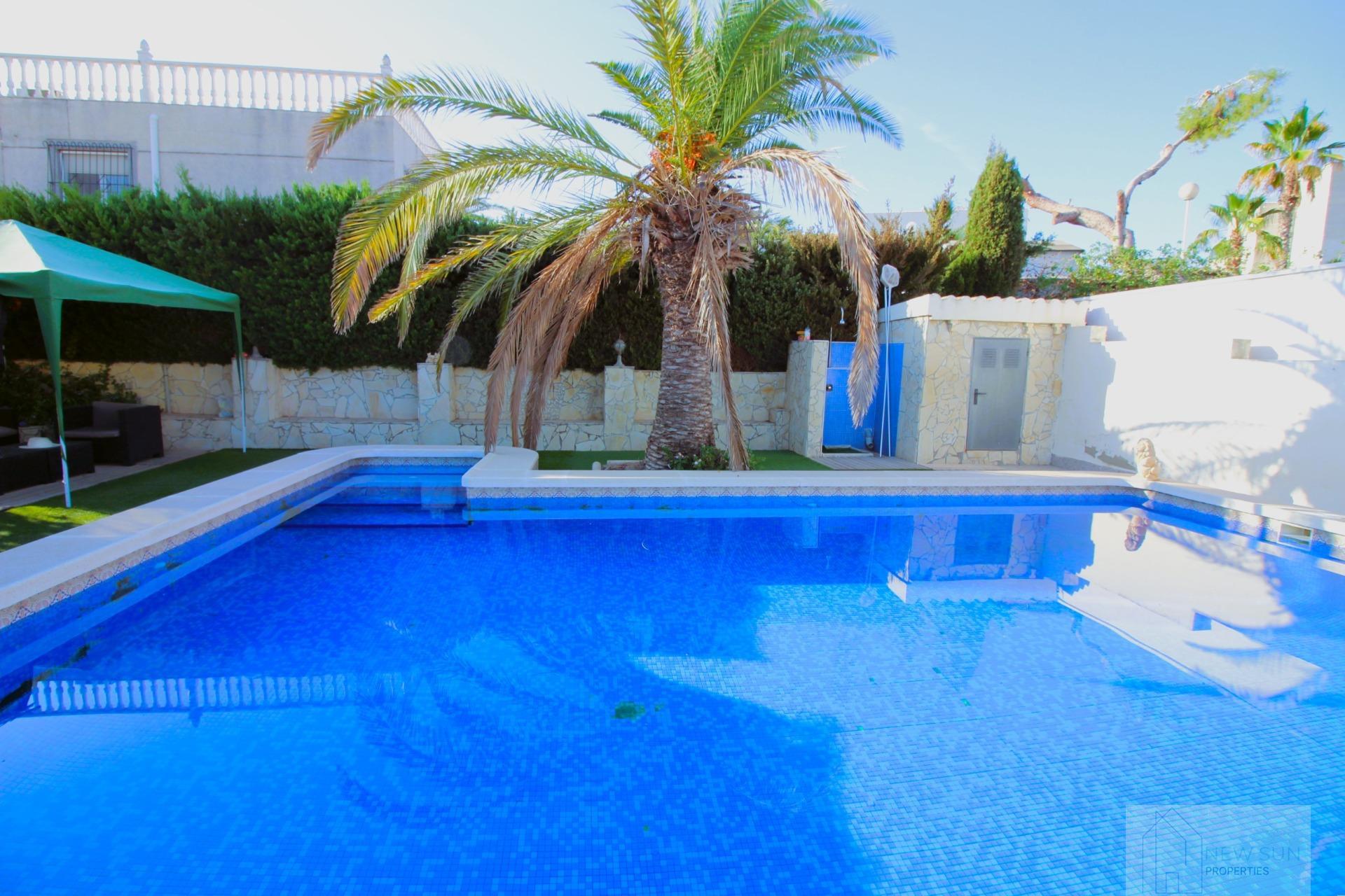 For sale of house in Orihuela Costa