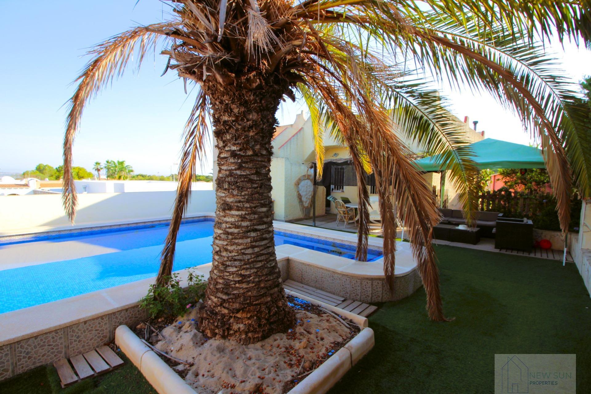 For sale of house in Orihuela Costa