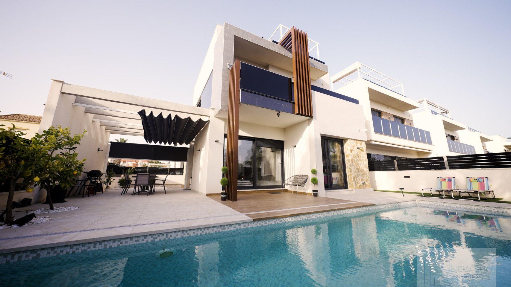 For sale of villa in Orihuela Costa