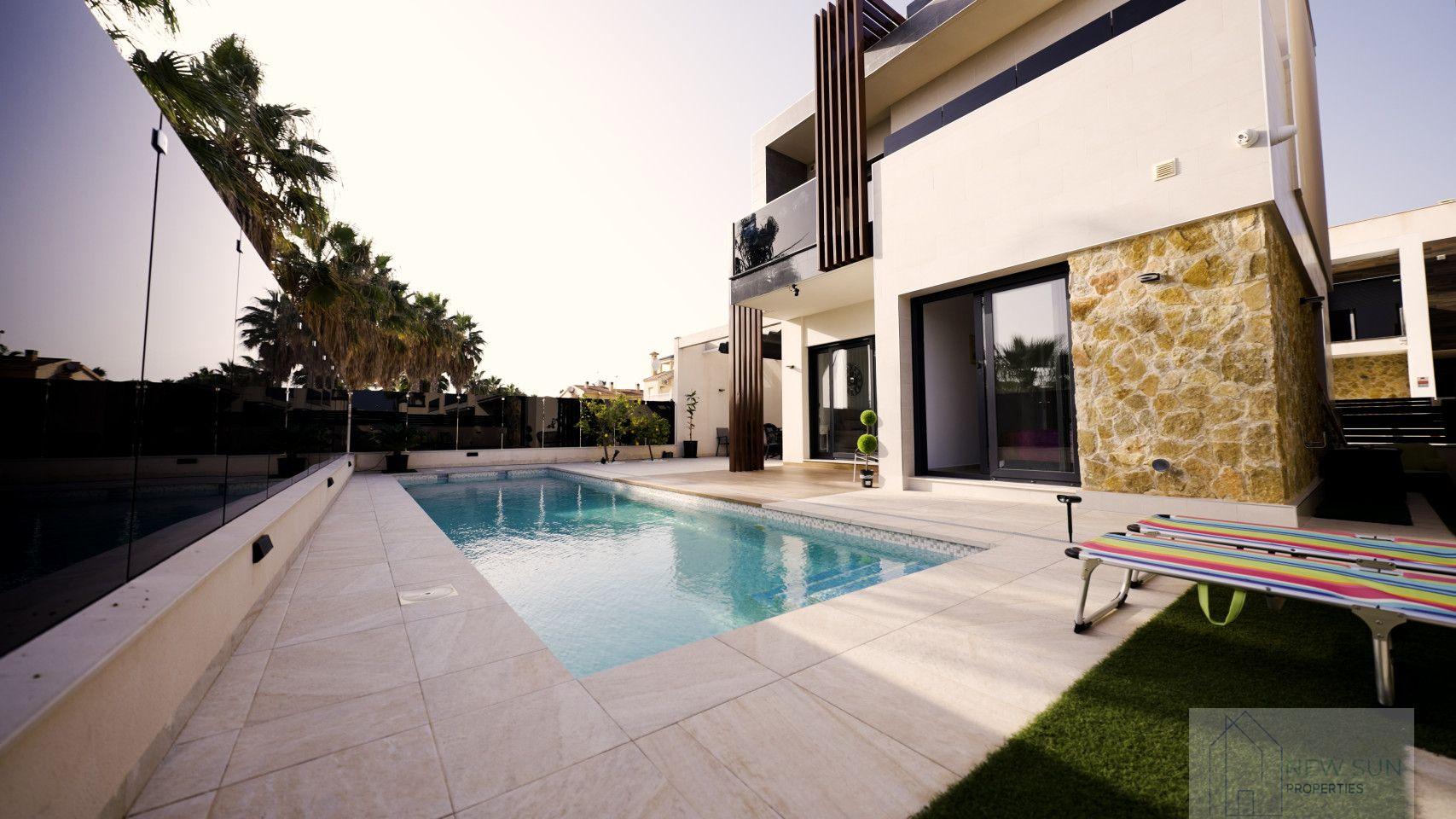 Venta de villa en Orihuela Costa