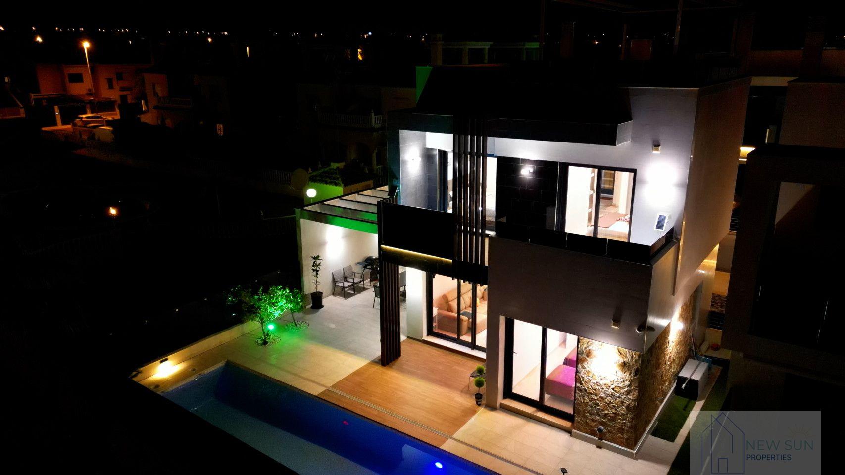 Venta de villa en Orihuela Costa