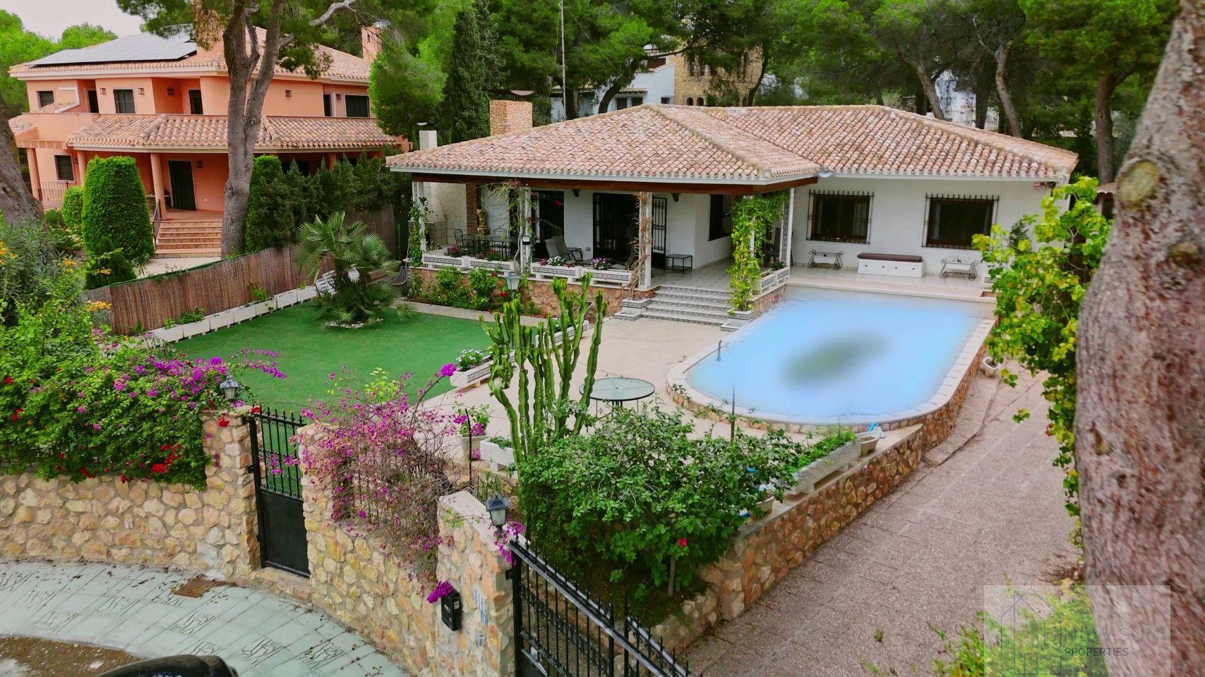 For sale of villa in Orihuela Costa