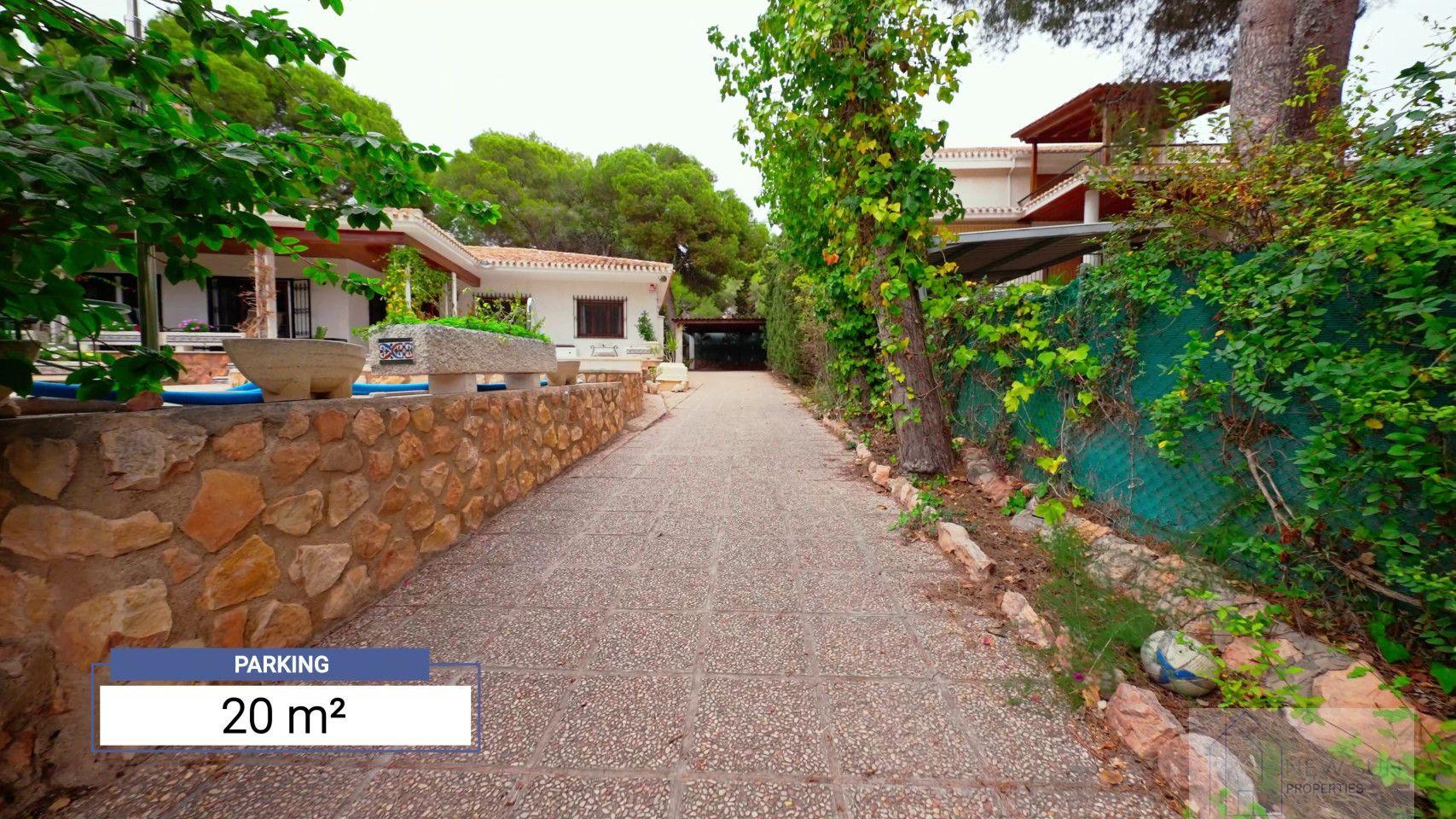 For sale of villa in Orihuela Costa