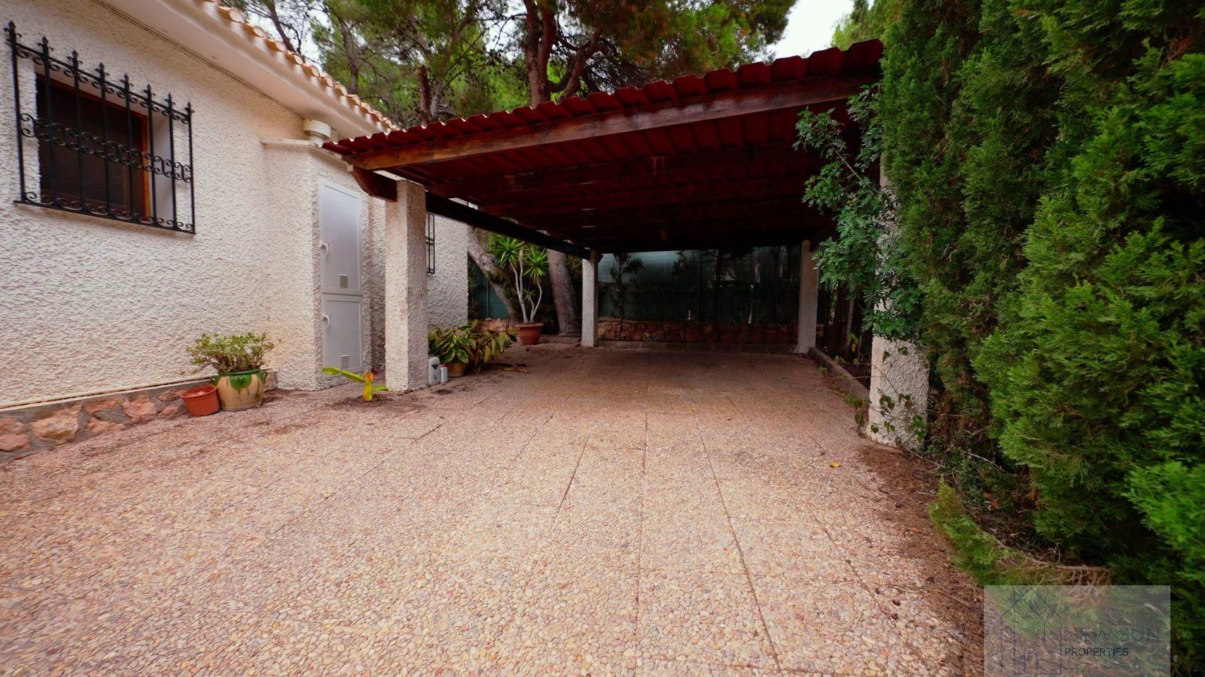 For sale of villa in Orihuela Costa