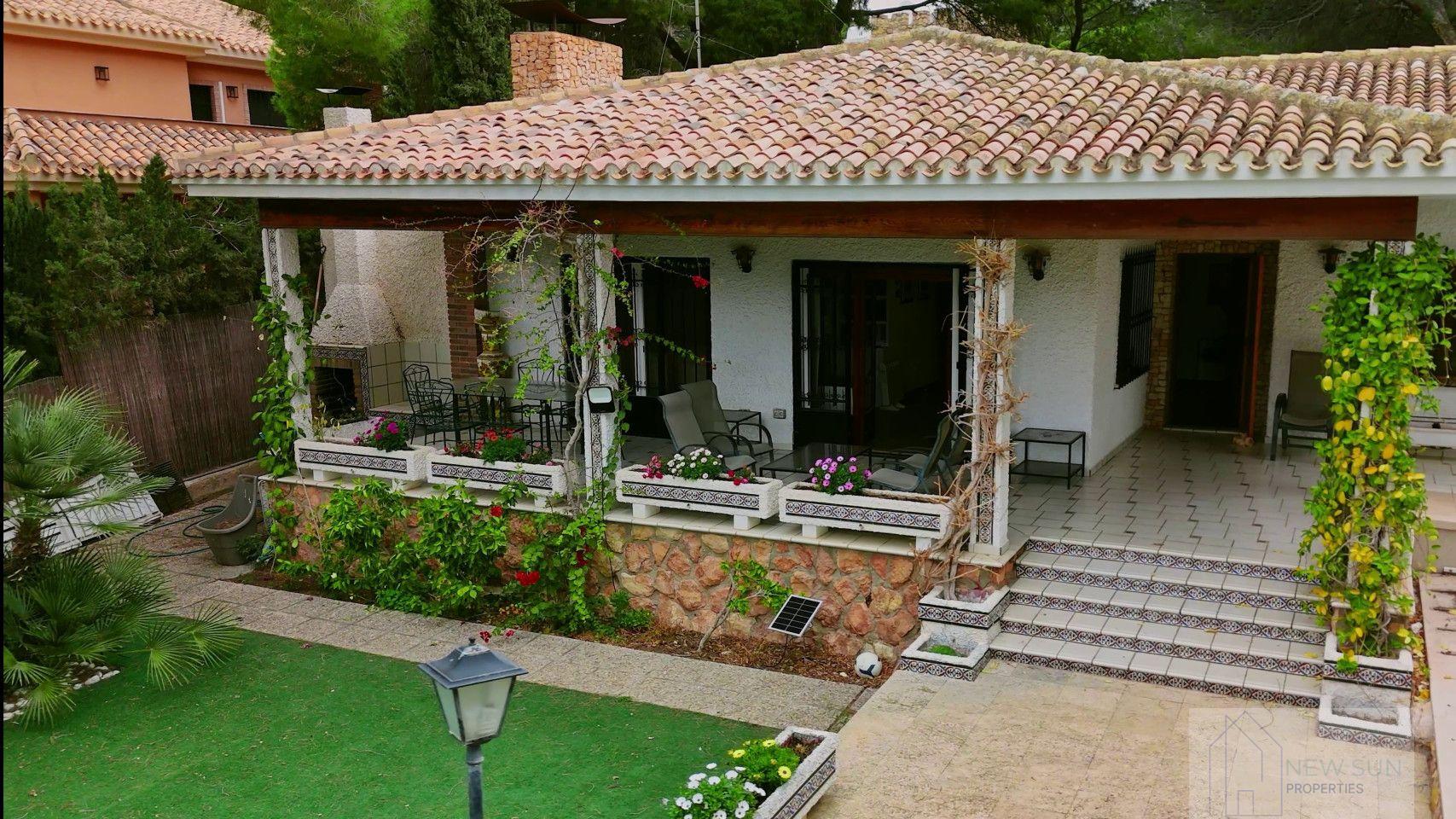 For sale of villa in Orihuela Costa