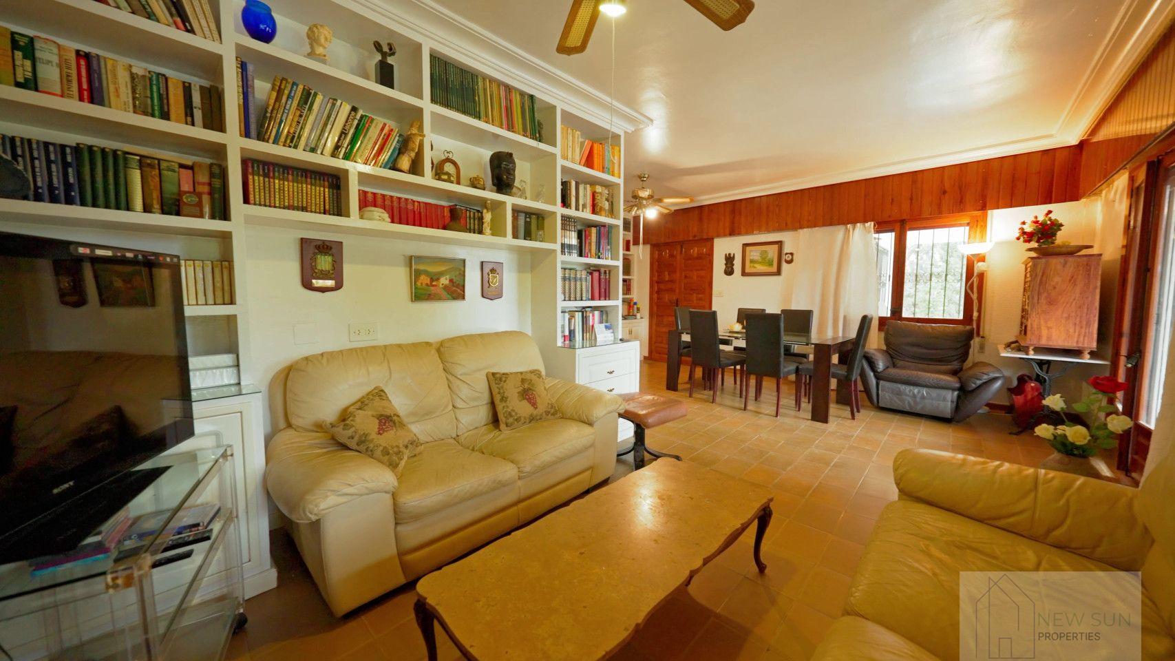 For sale of villa in Orihuela Costa