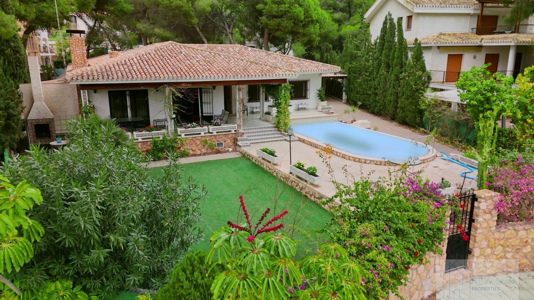 For sale of villa in Orihuela Costa