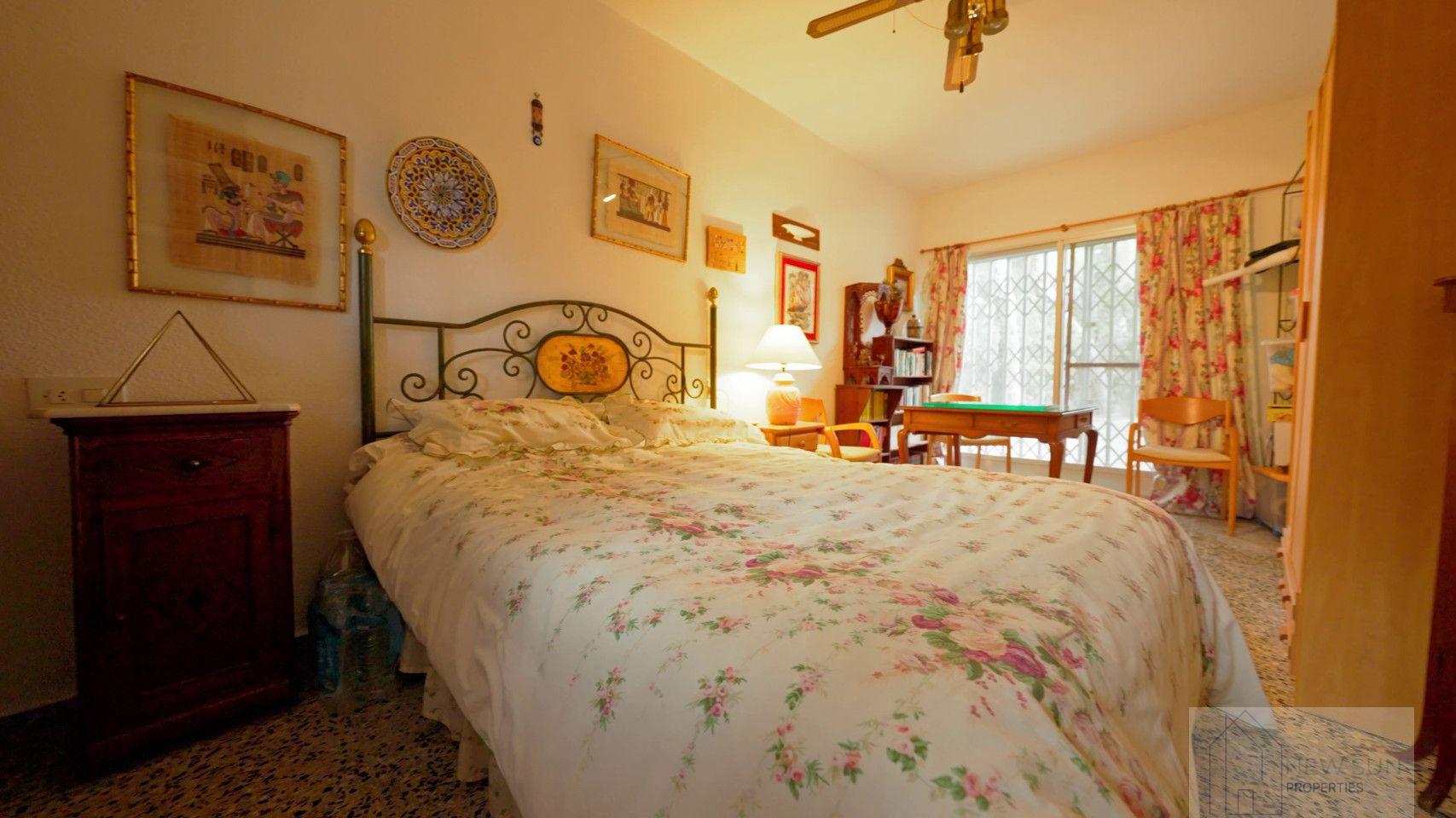 For sale of villa in Orihuela Costa