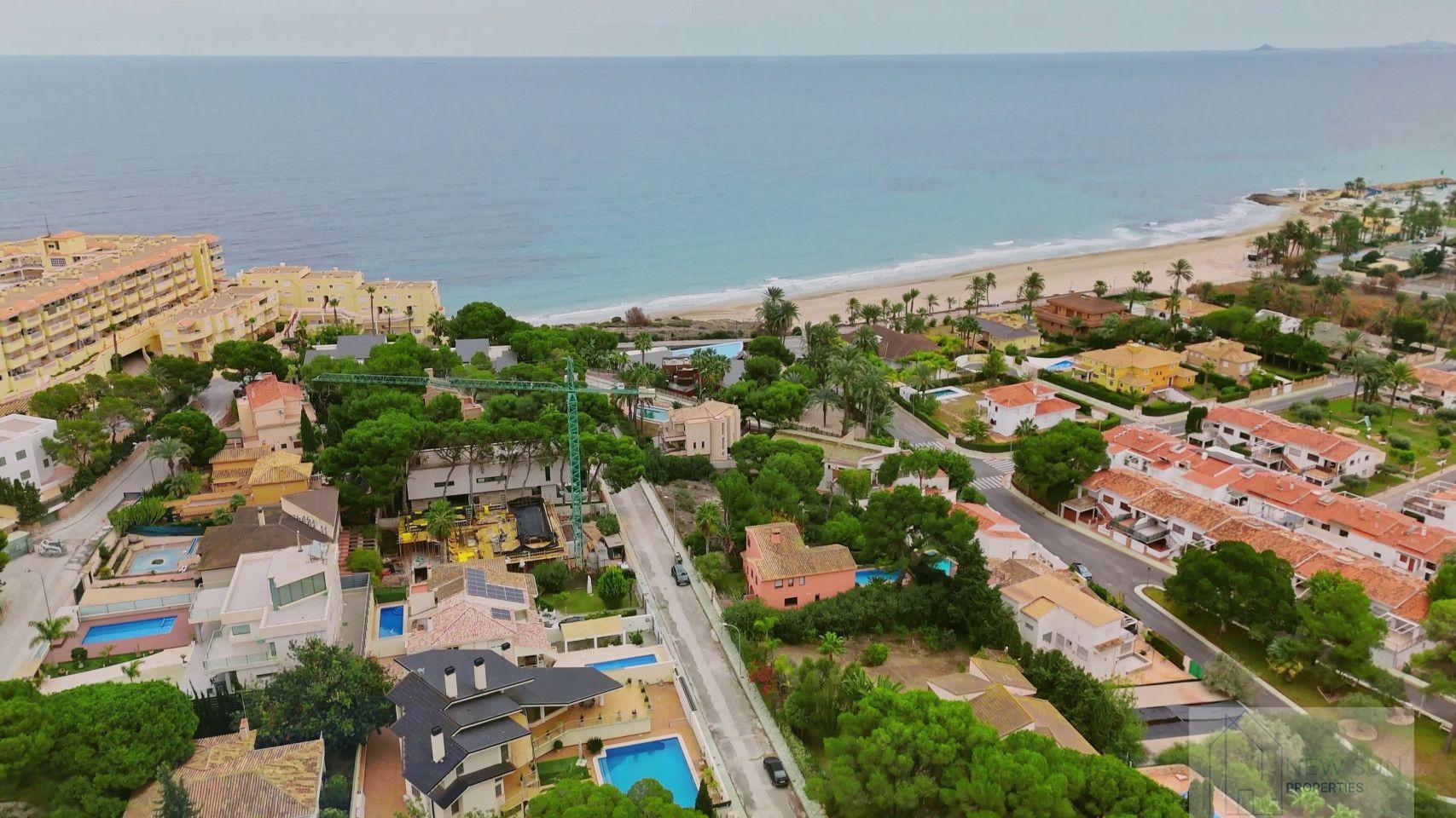 For sale of villa in Orihuela Costa