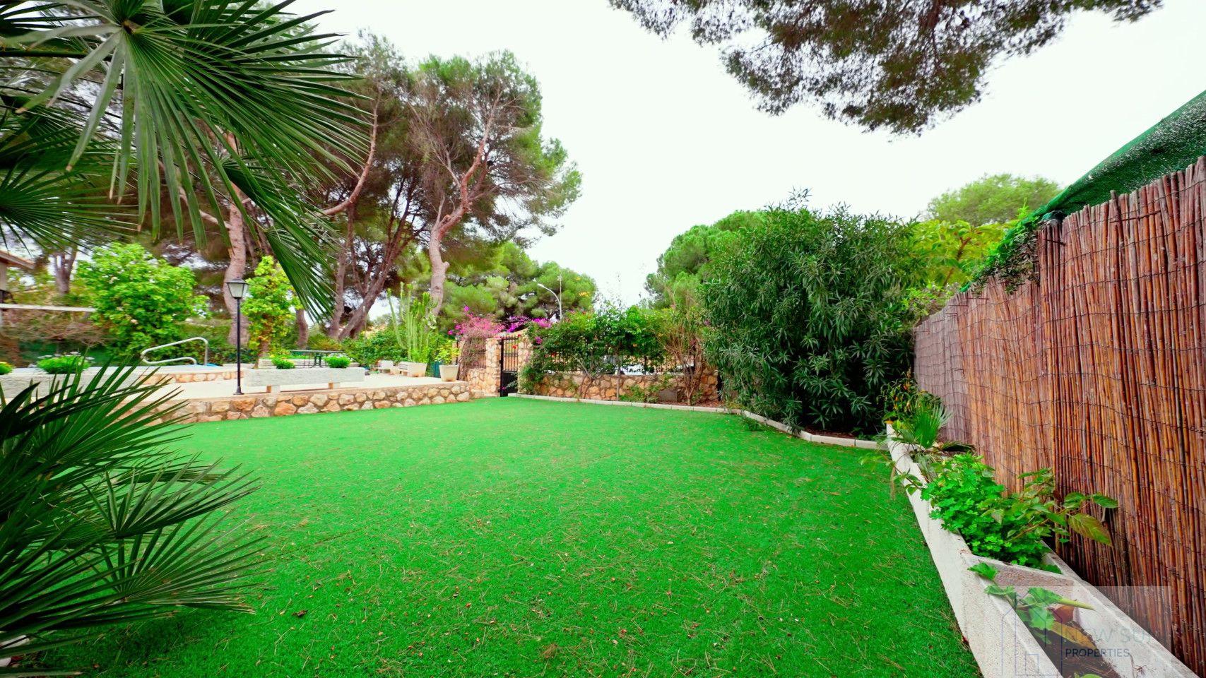 For sale of villa in Orihuela Costa