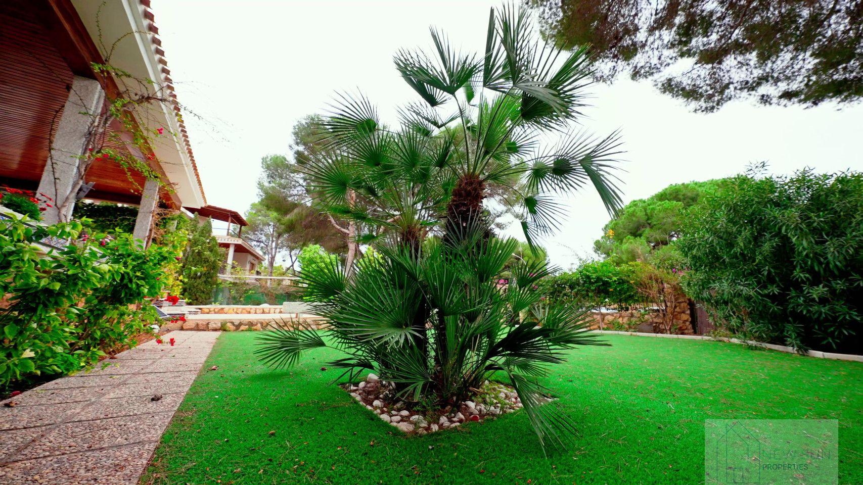 For sale of villa in Orihuela Costa