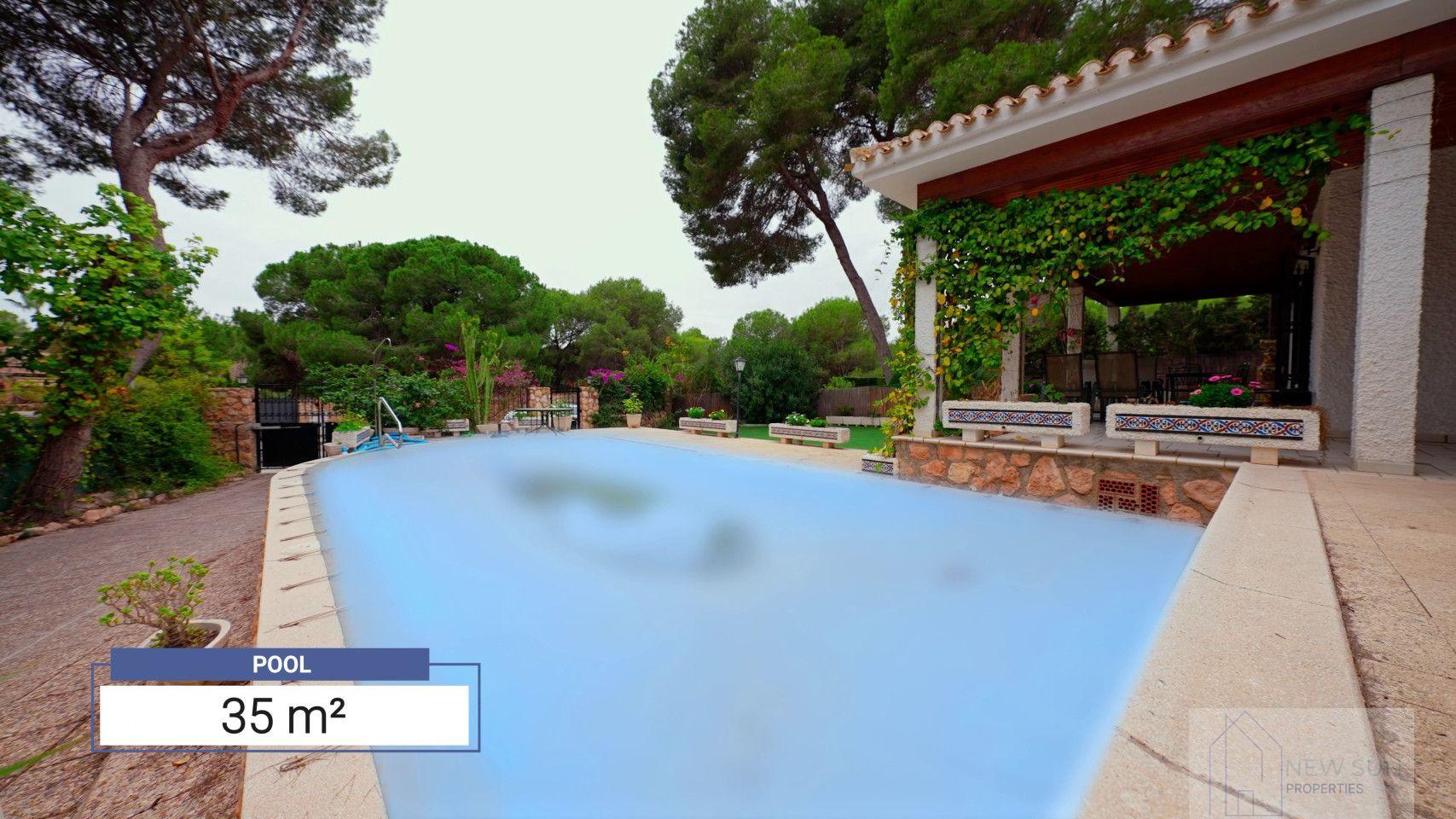 For sale of villa in Orihuela Costa