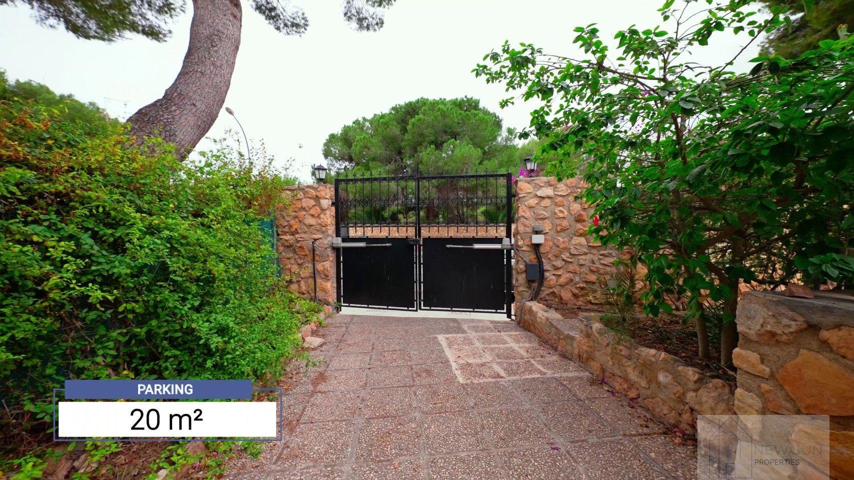 For sale of villa in Orihuela Costa