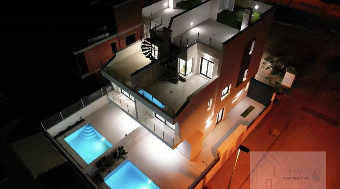 For sale of house in Guardamar del Segura