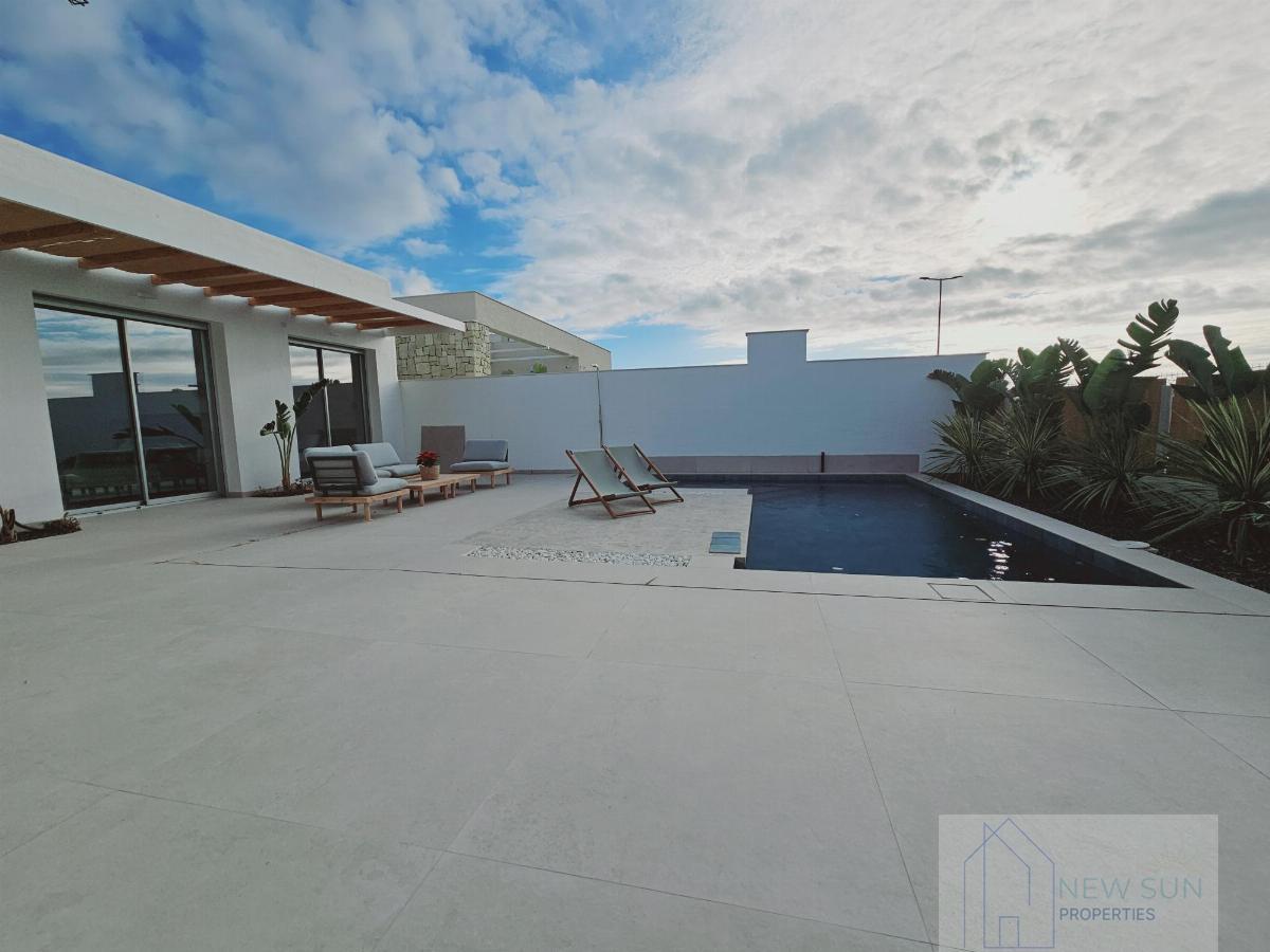 For sale of villa in Los Montesinos