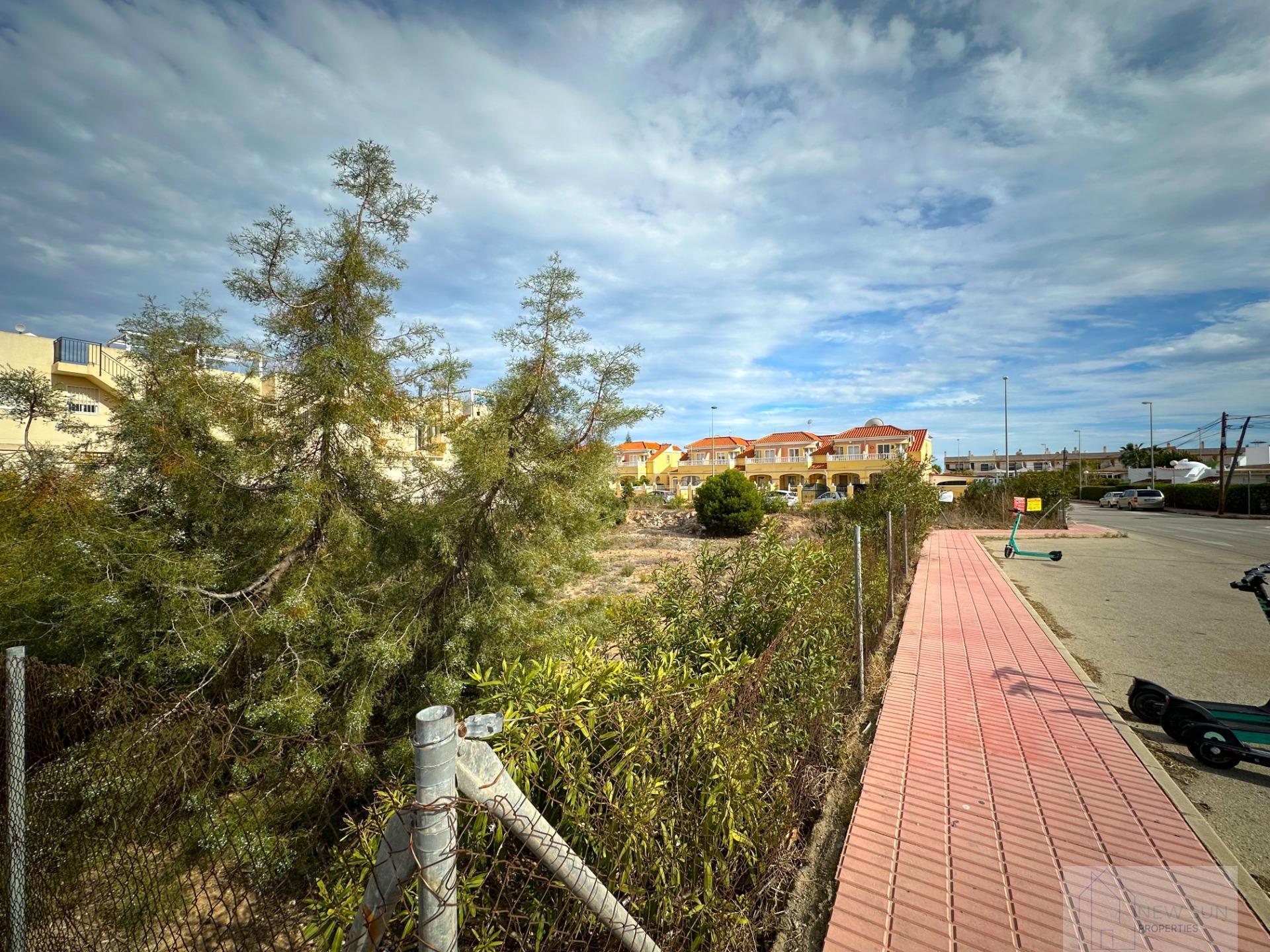 For sale of land in Orihuela Costa