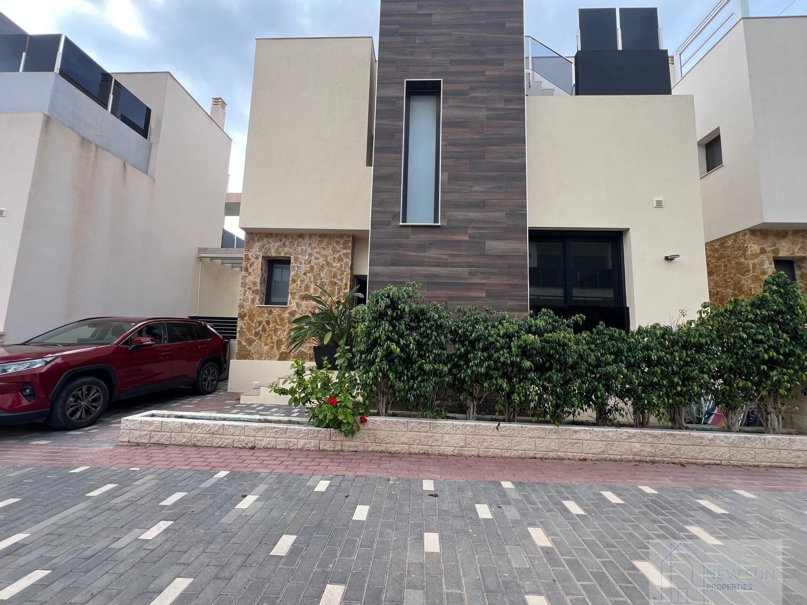 For sale of chalet in Orihuela Costa