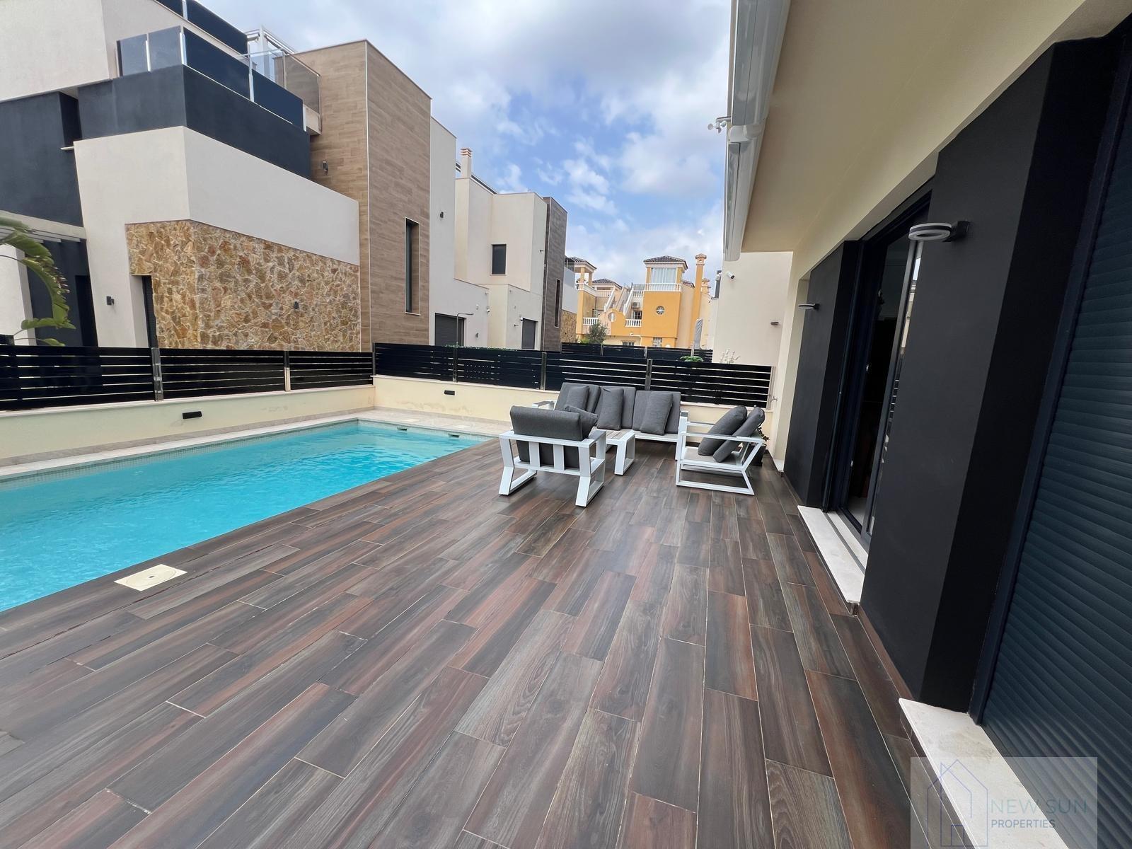 For sale of chalet in Orihuela Costa