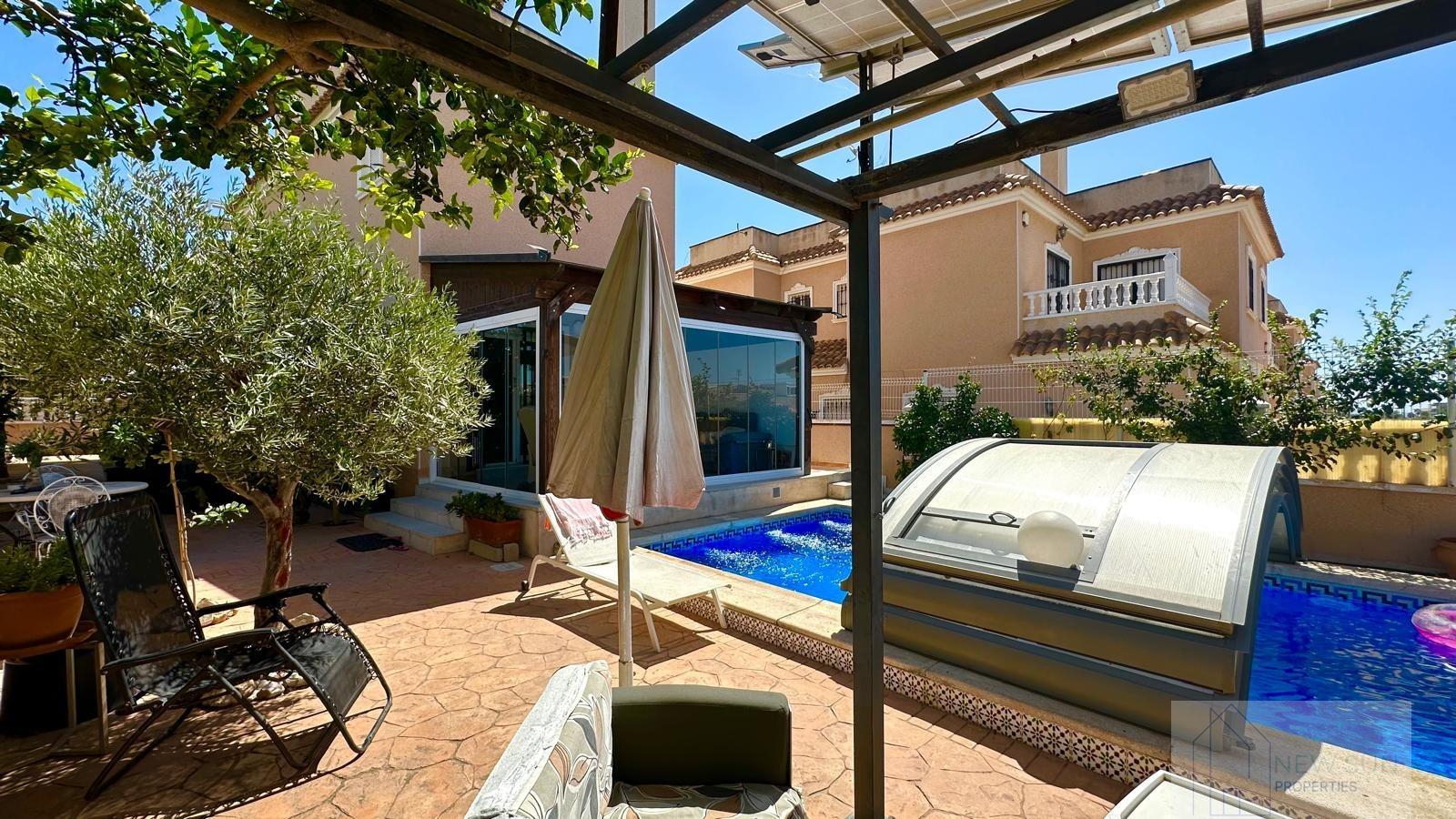 For sale of chalet in Orihuela Costa