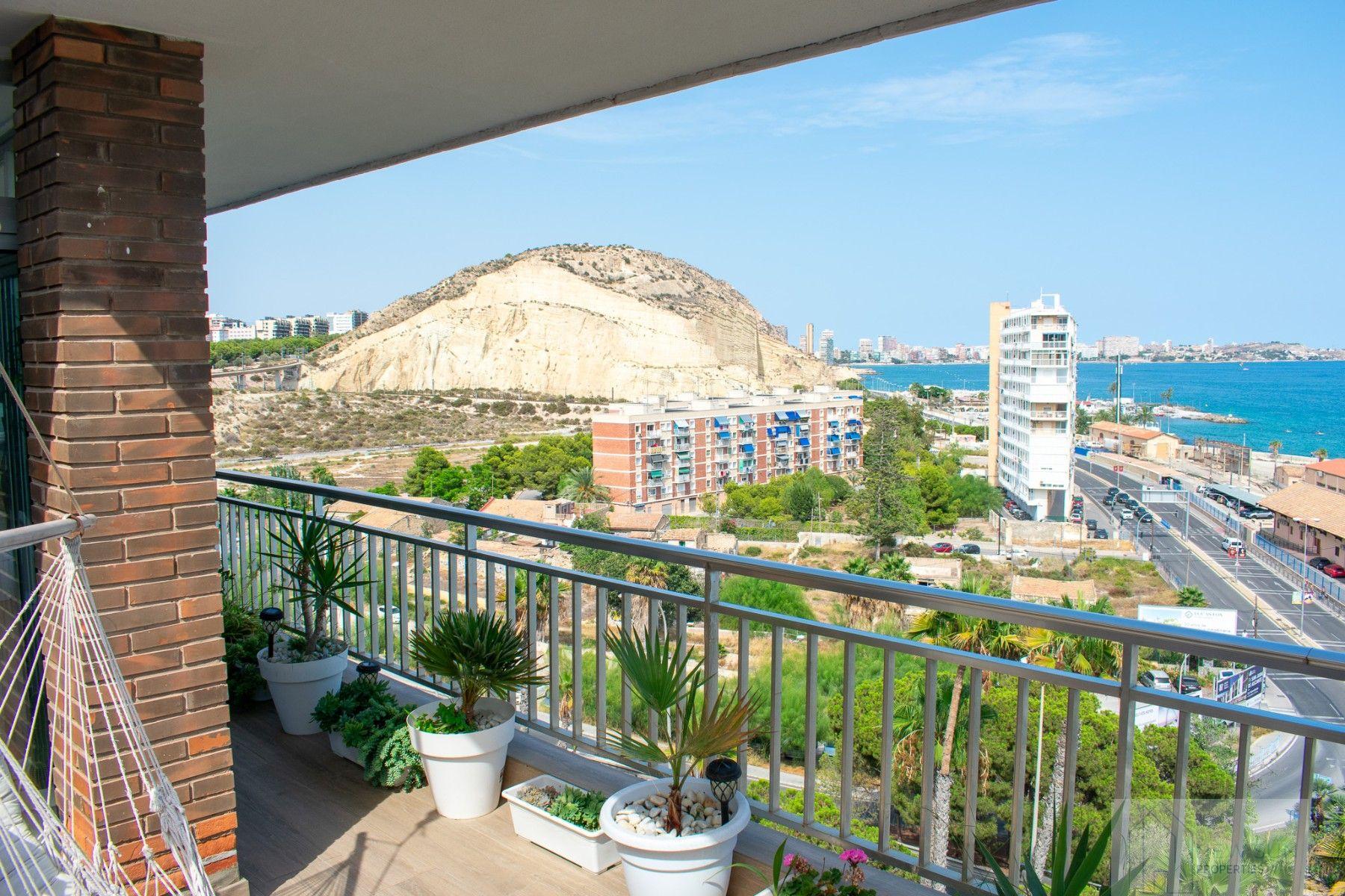For sale of penthouse in Alicante