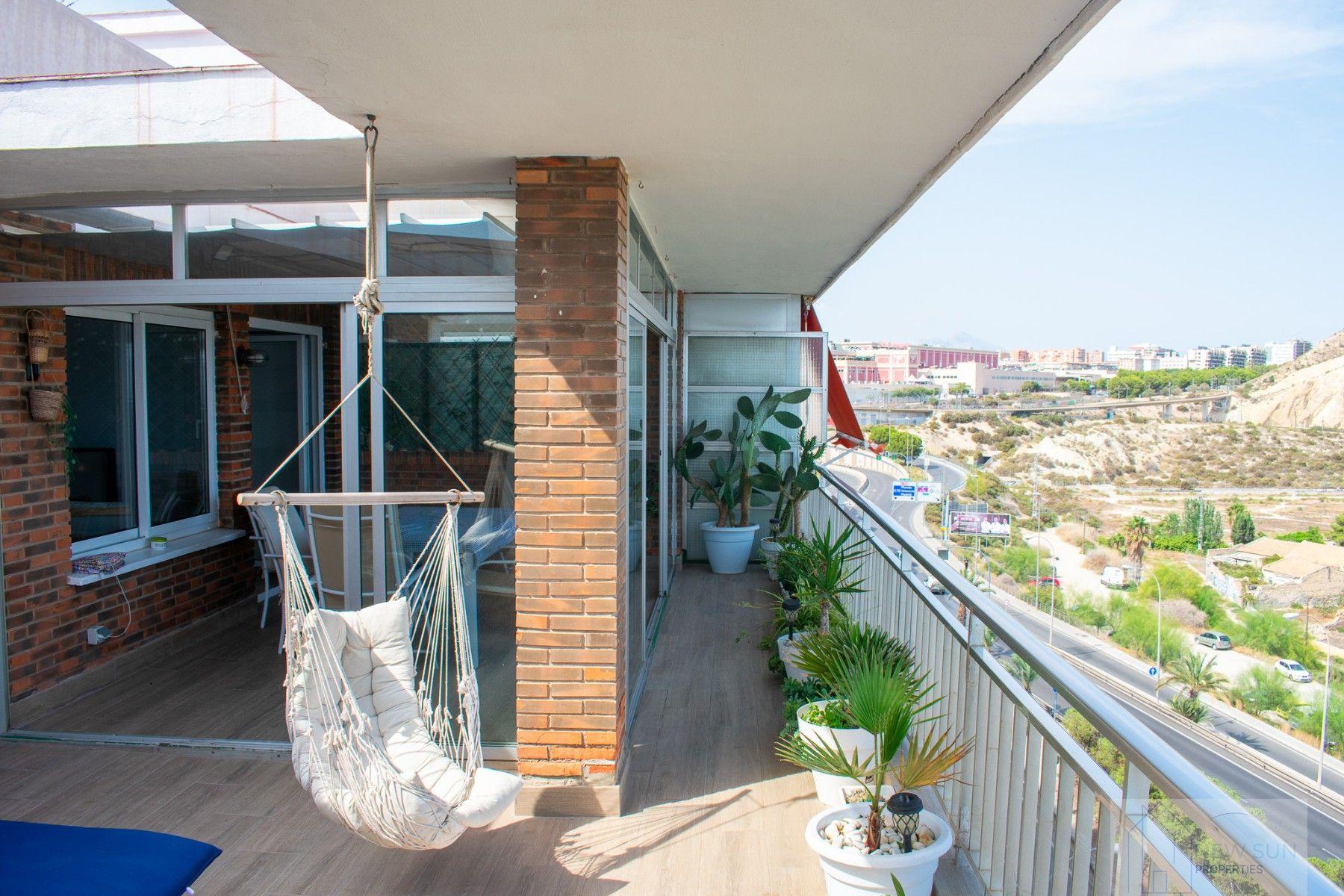 For sale of penthouse in Alicante