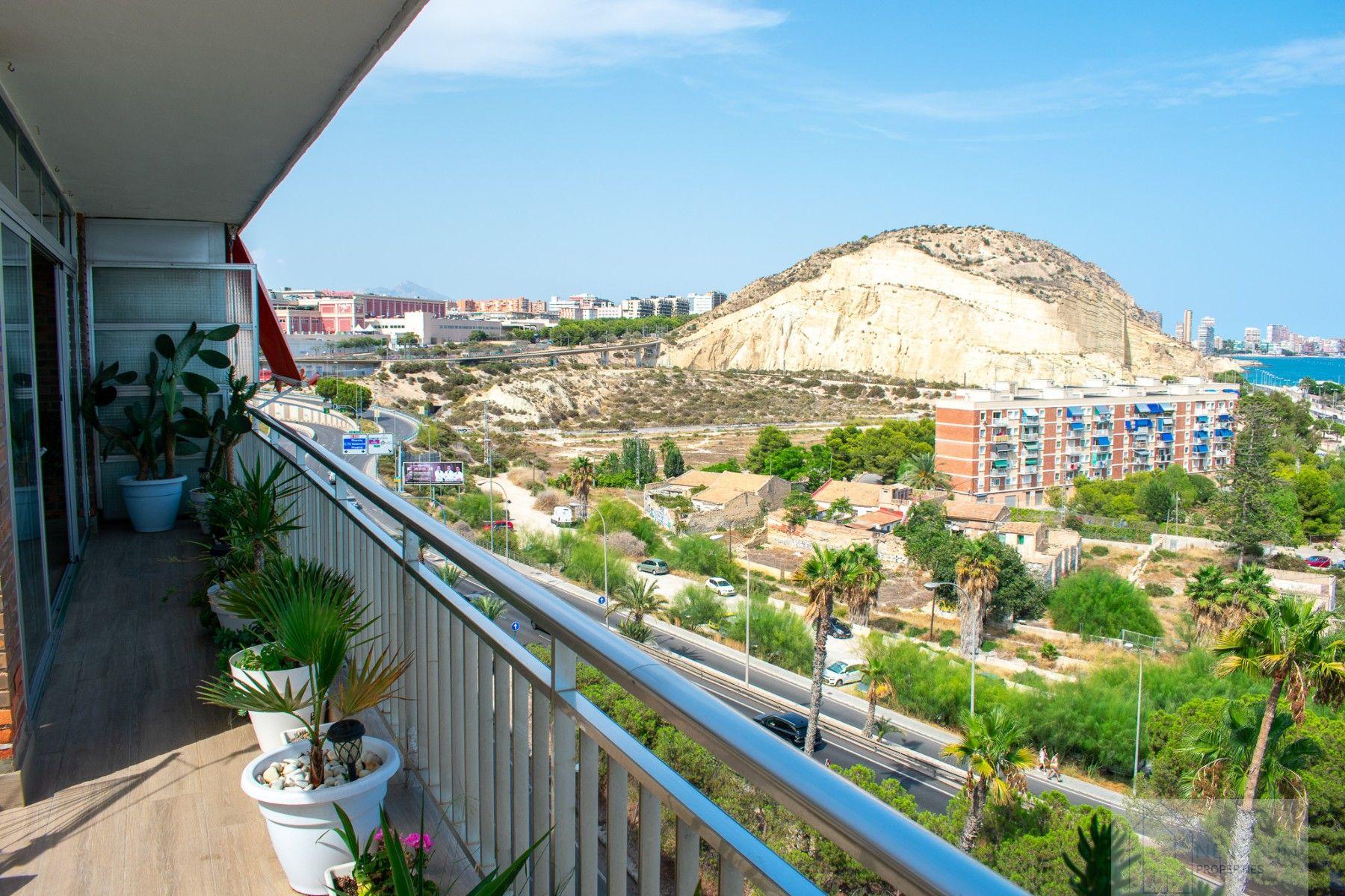For sale of penthouse in Alicante
