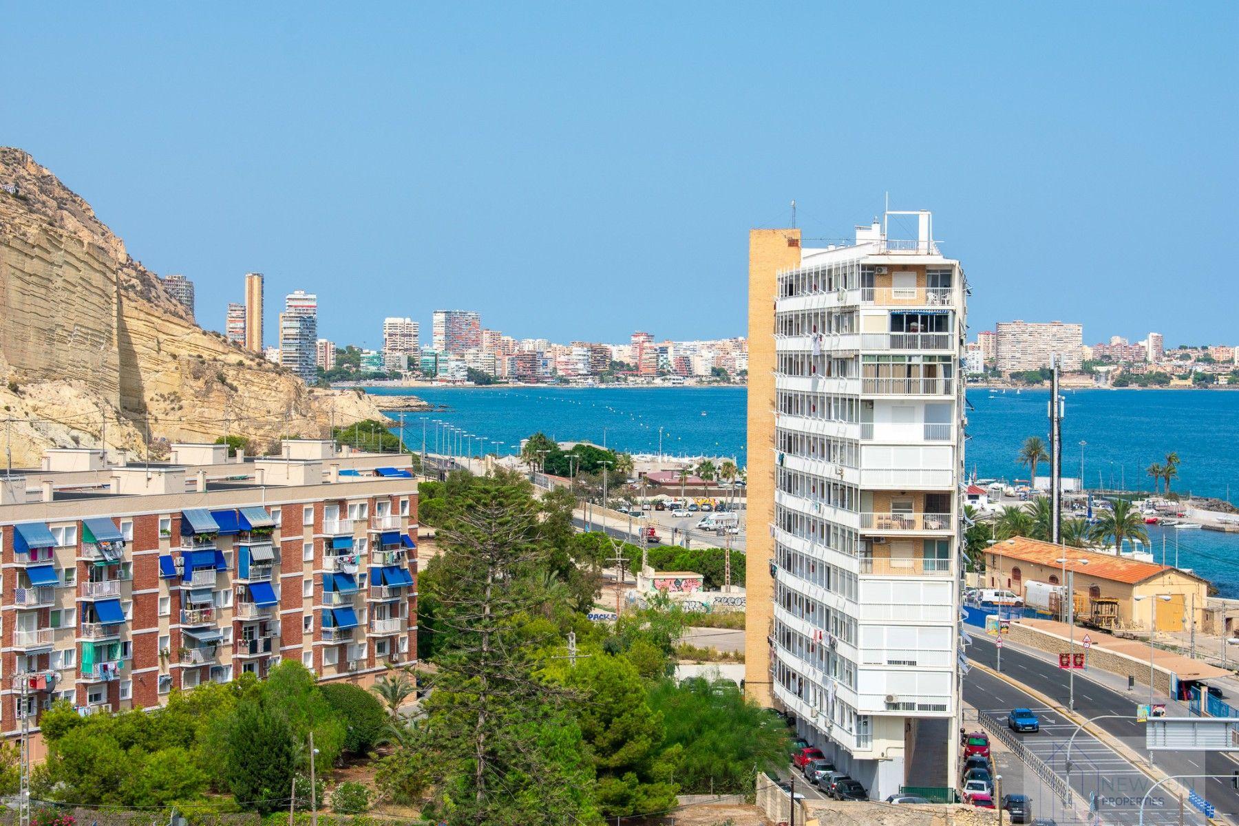 For sale of penthouse in Alicante