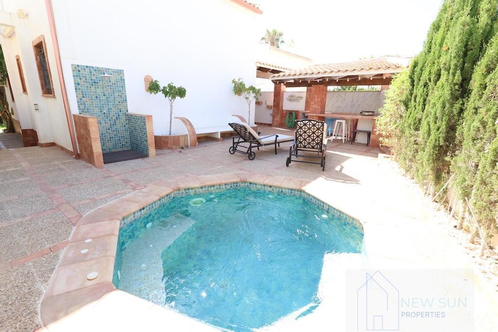 For sale of chalet in Orihuela Costa