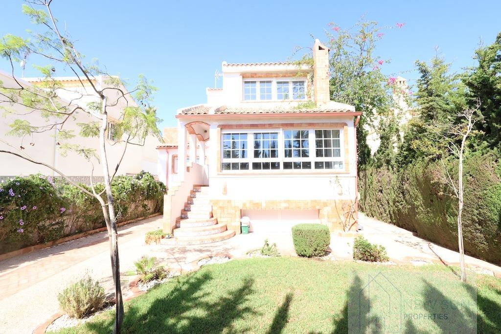 For sale of chalet in Orihuela Costa