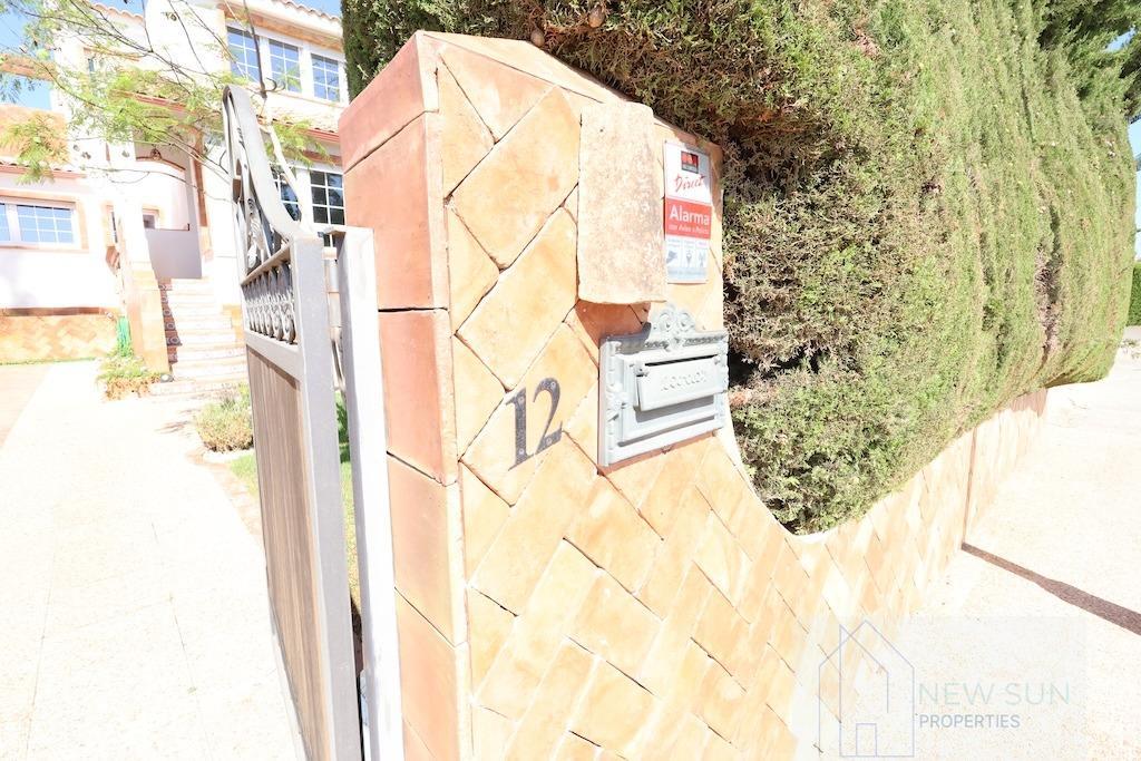 For sale of chalet in Orihuela Costa