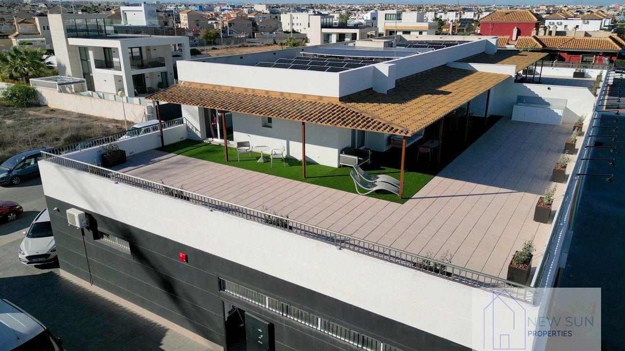 For sale of penthouse in Orihuela Costa