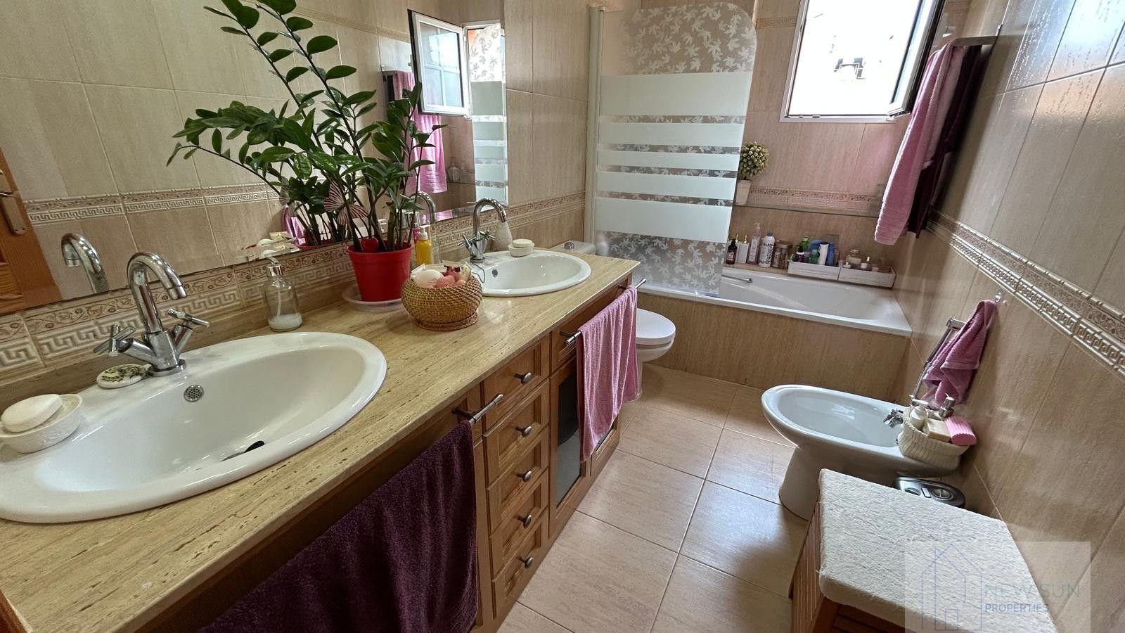 For sale of chalet in Los Montesinos