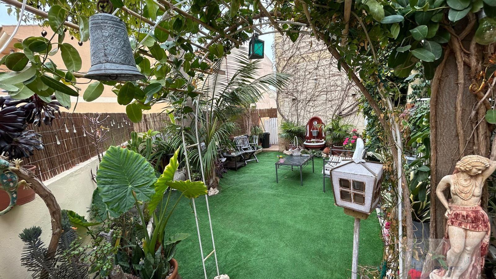 For sale of chalet in Los Montesinos