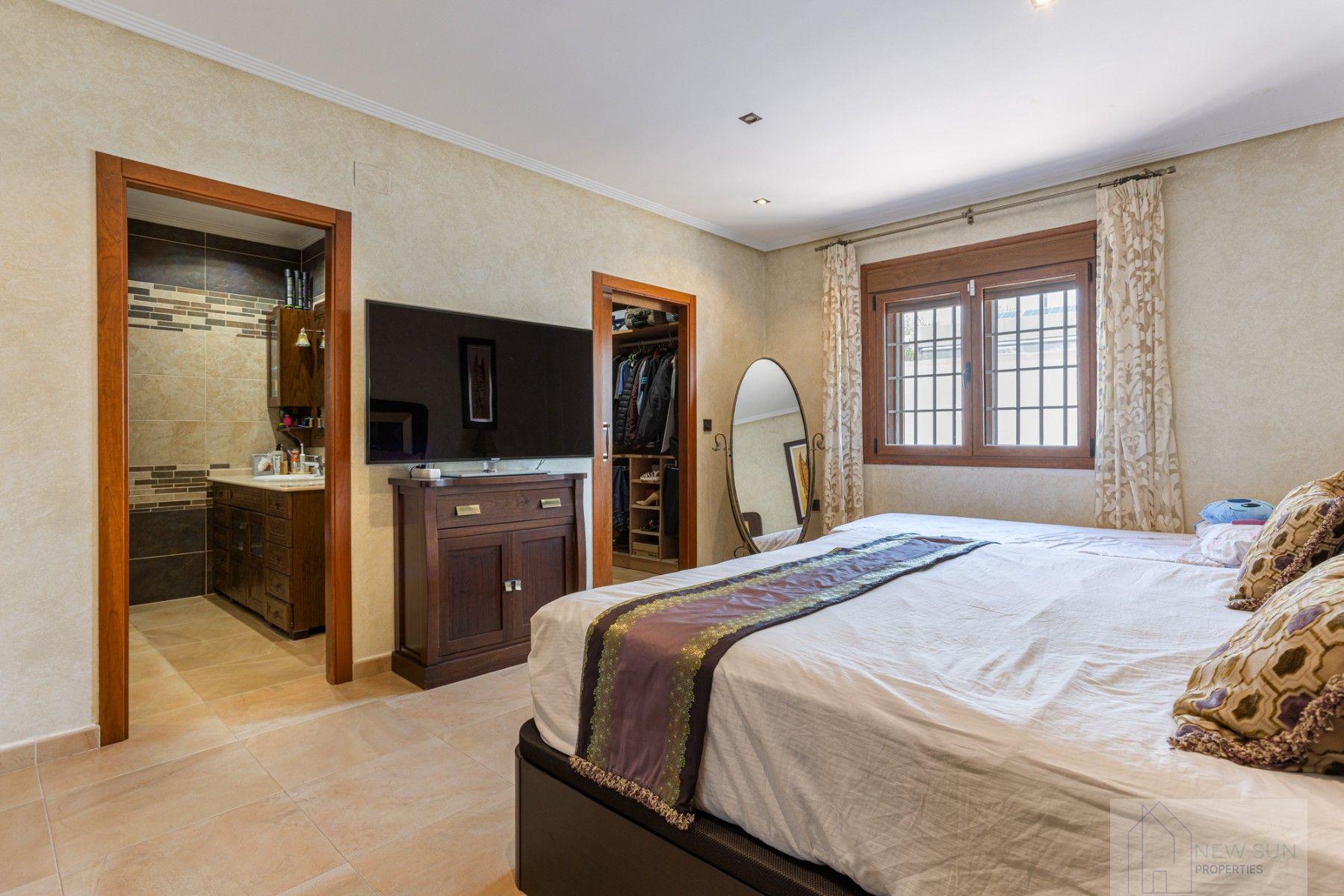 For sale of chalet in Los Montesinos