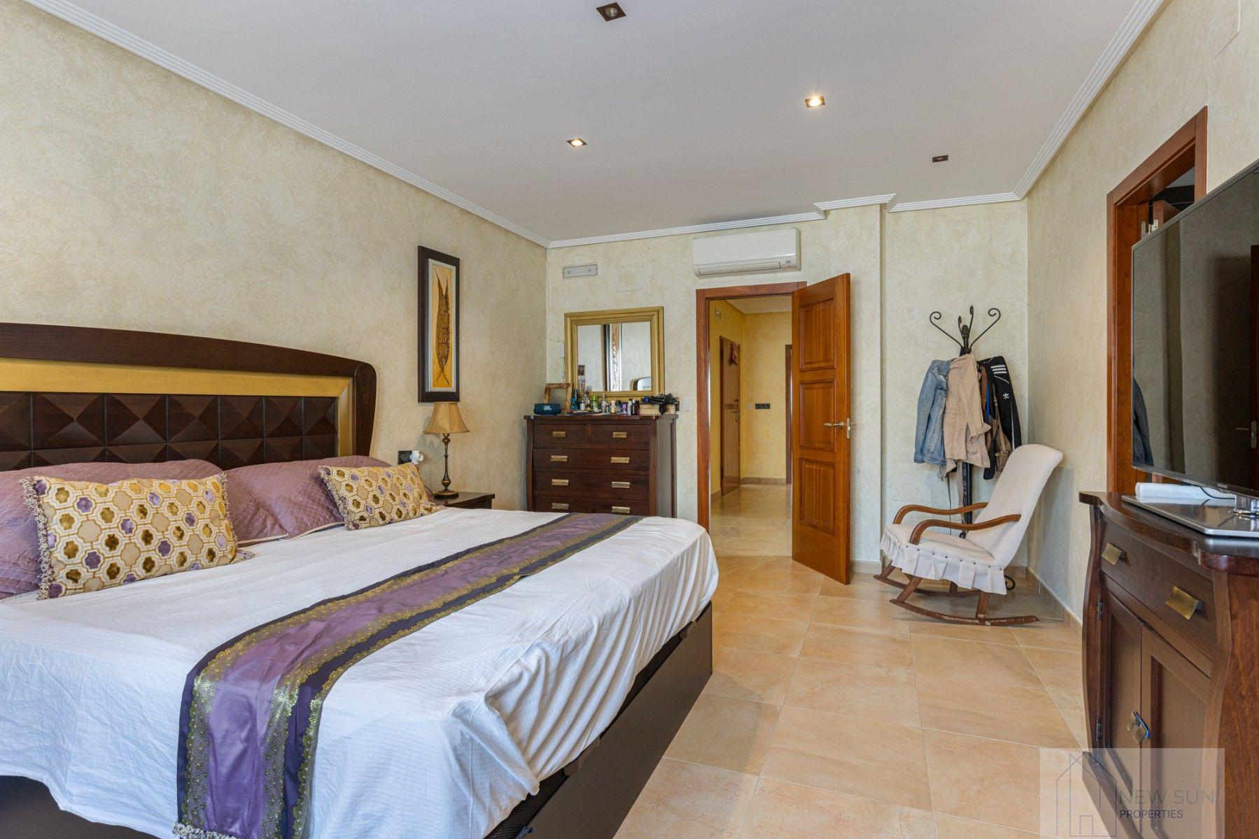 For sale of chalet in Los Montesinos