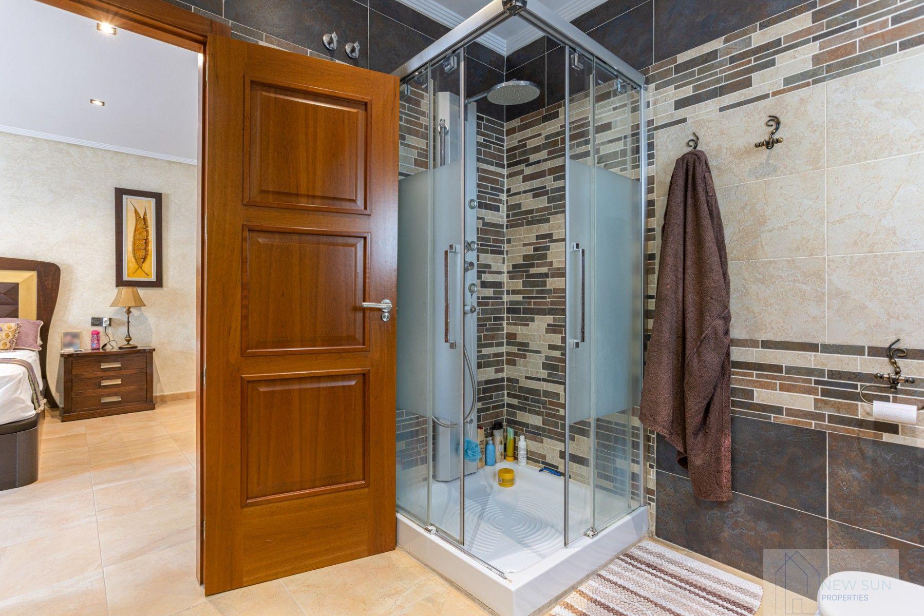 For sale of chalet in Los Montesinos