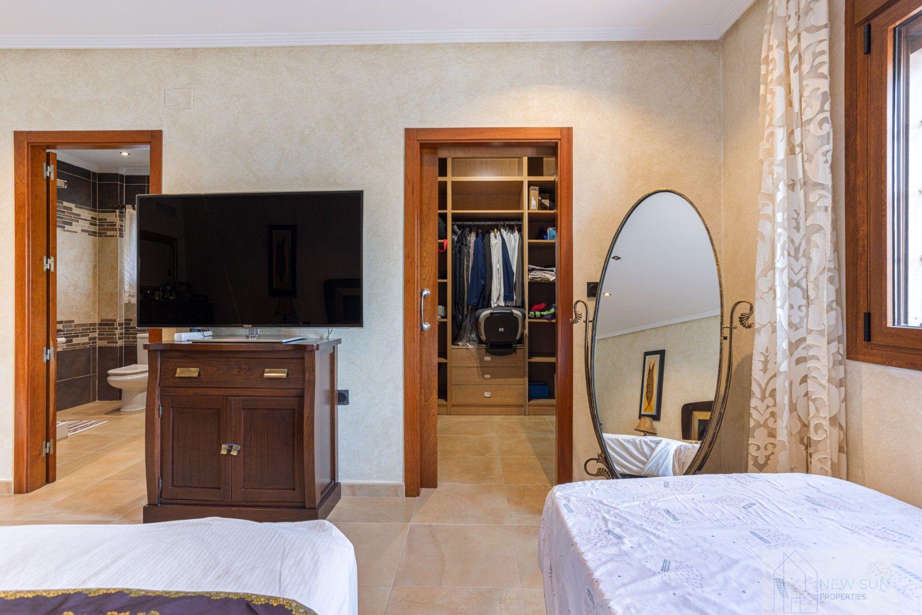 For sale of chalet in Los Montesinos