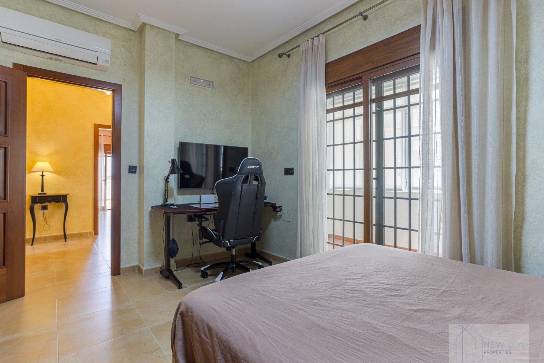 For sale of chalet in Los Montesinos