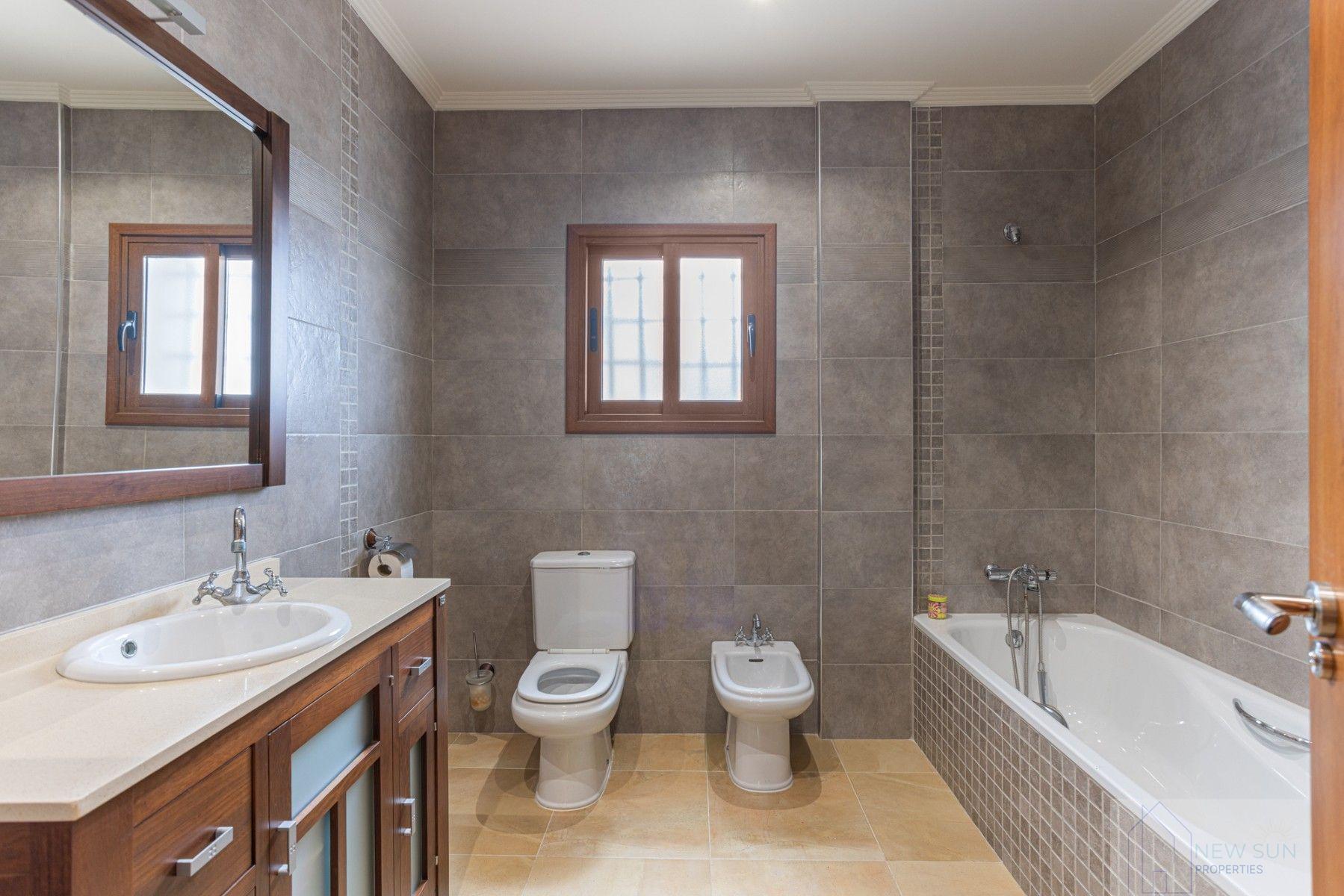 For sale of chalet in Los Montesinos