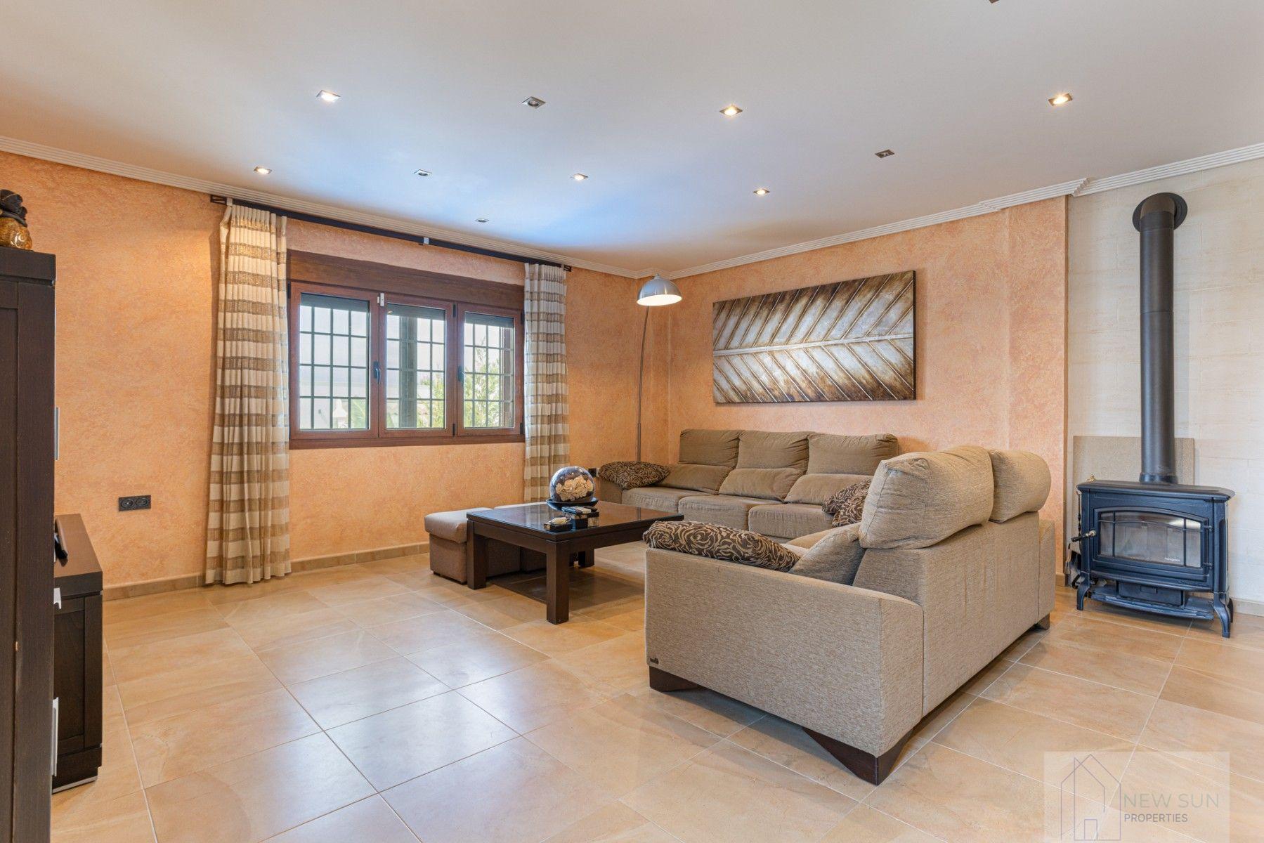 For sale of chalet in Los Montesinos