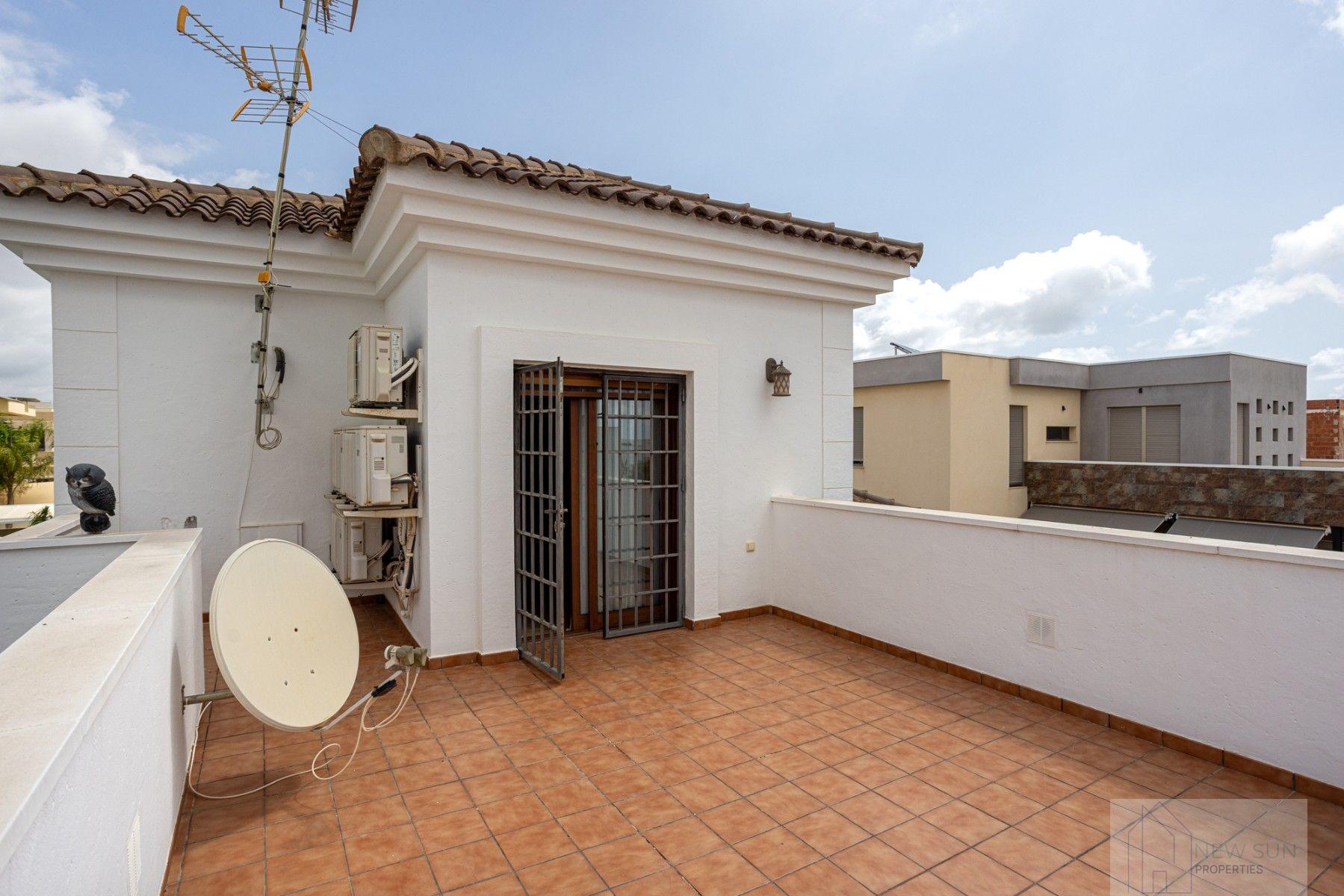 For sale of chalet in Los Montesinos