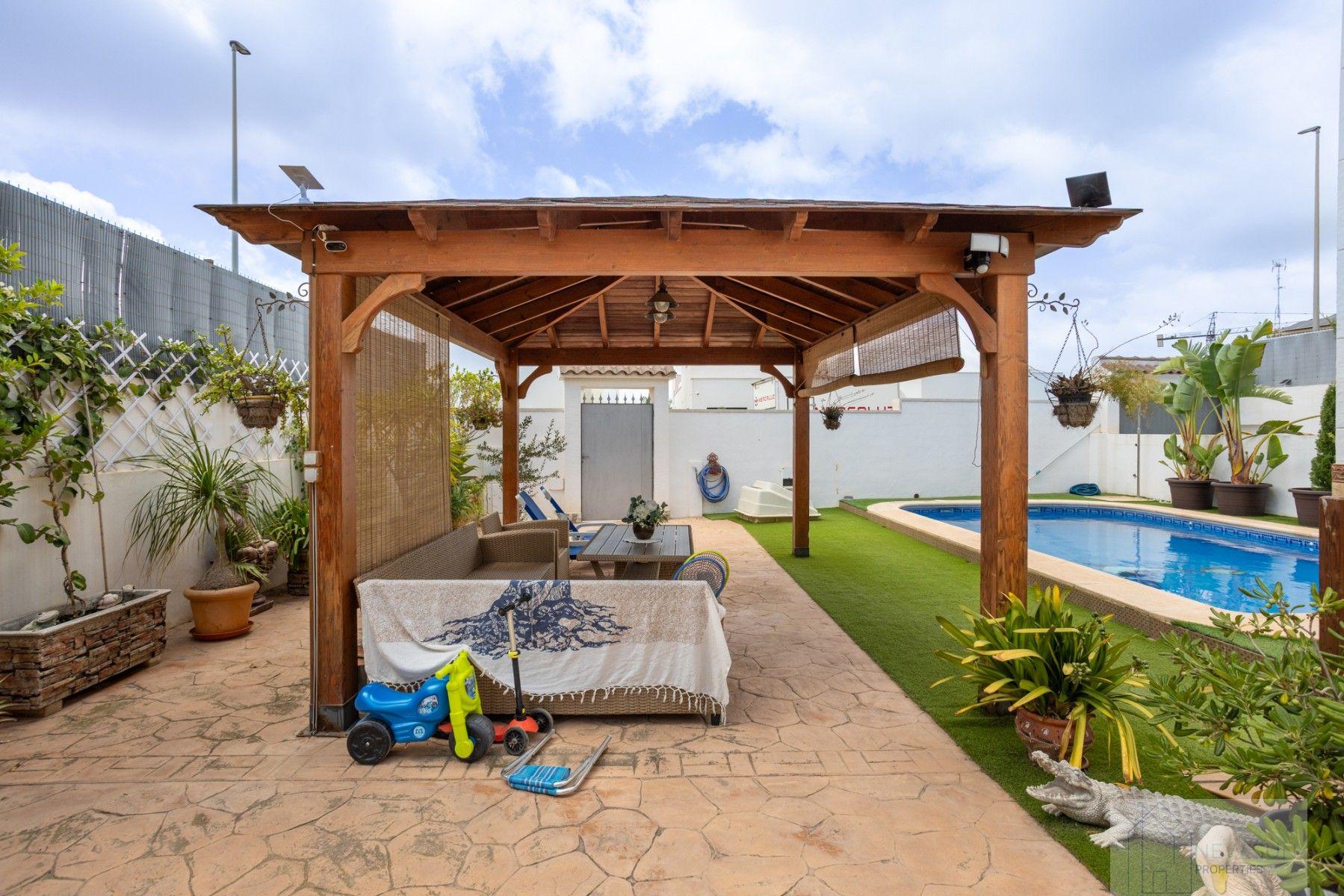 For sale of chalet in Los Montesinos