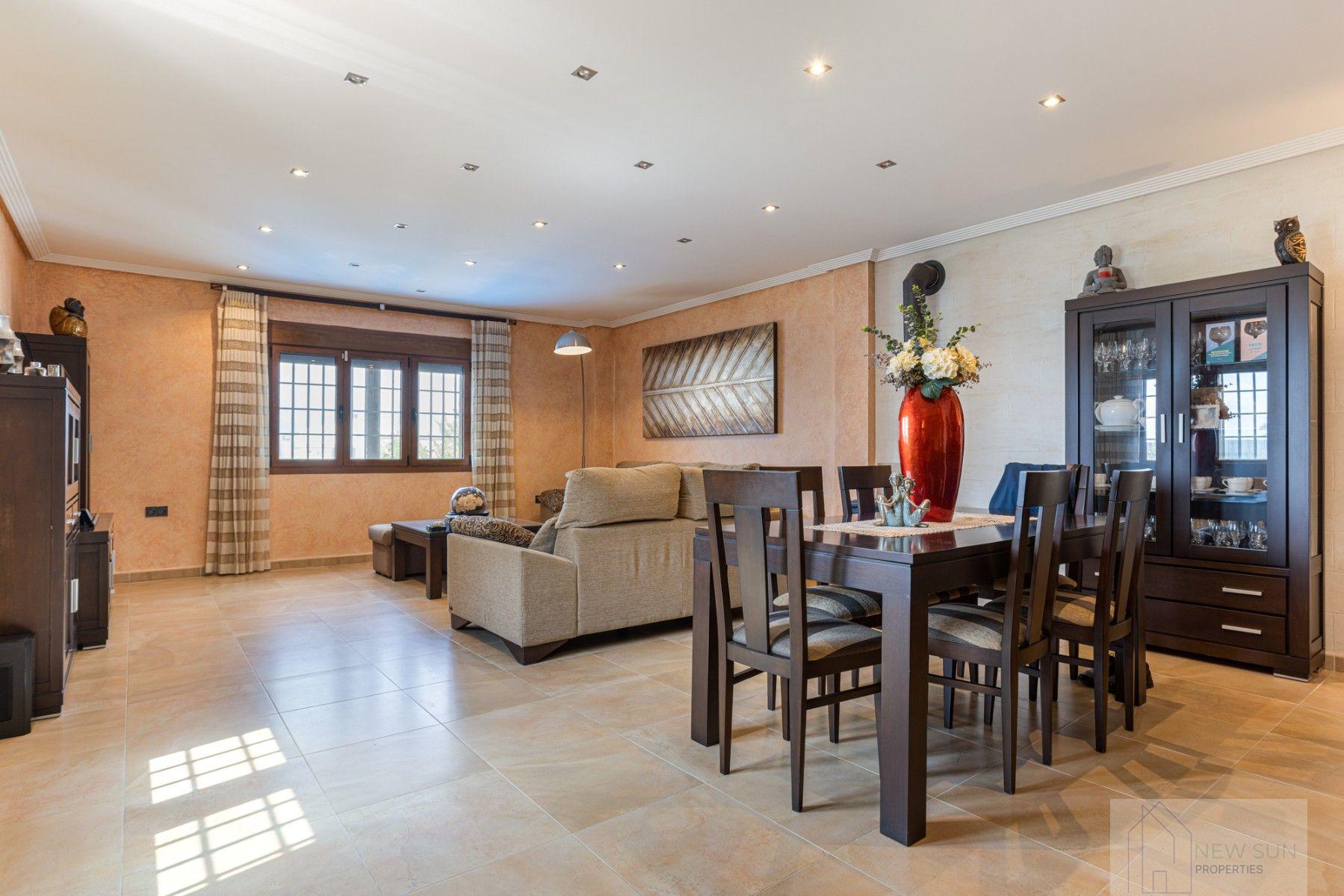 For sale of chalet in Los Montesinos