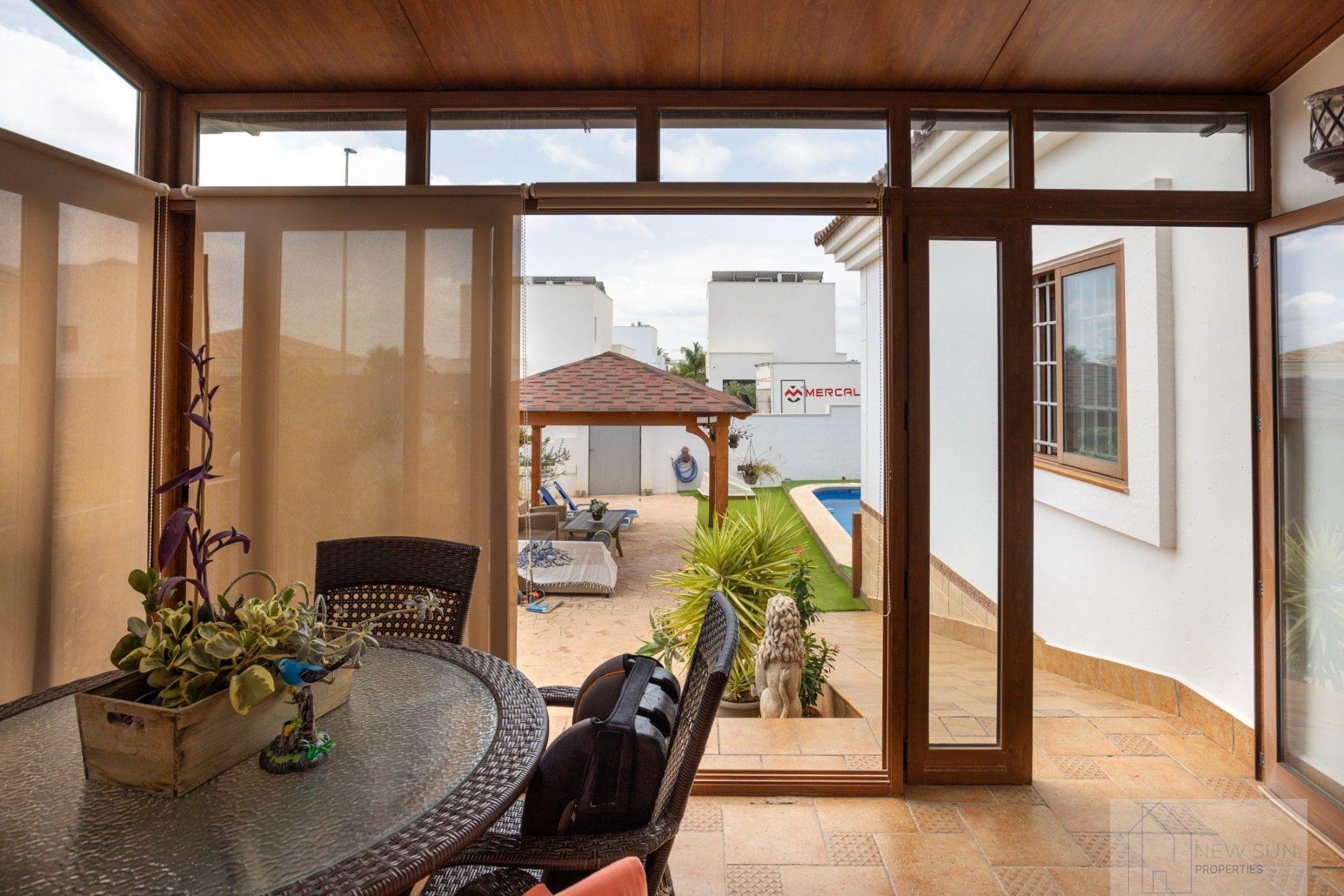 For sale of chalet in Los Montesinos