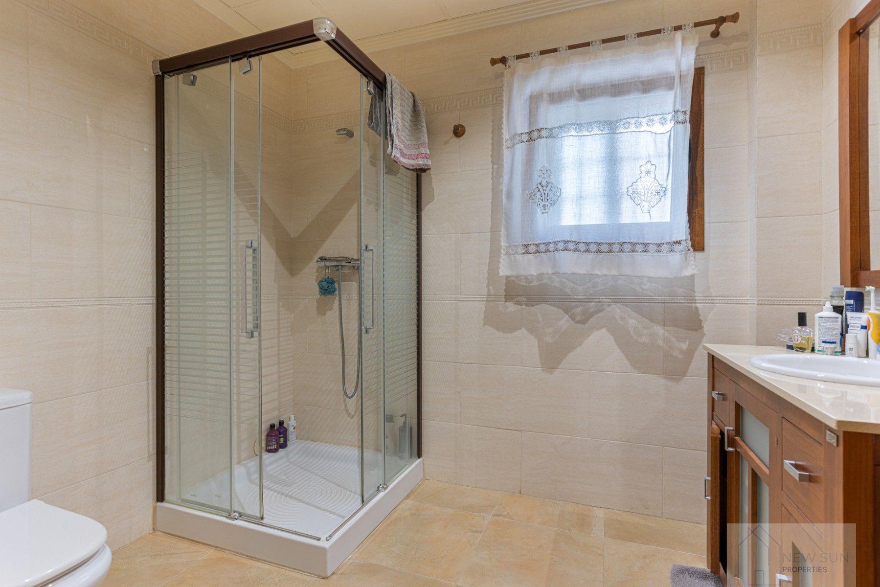 For sale of chalet in Los Montesinos